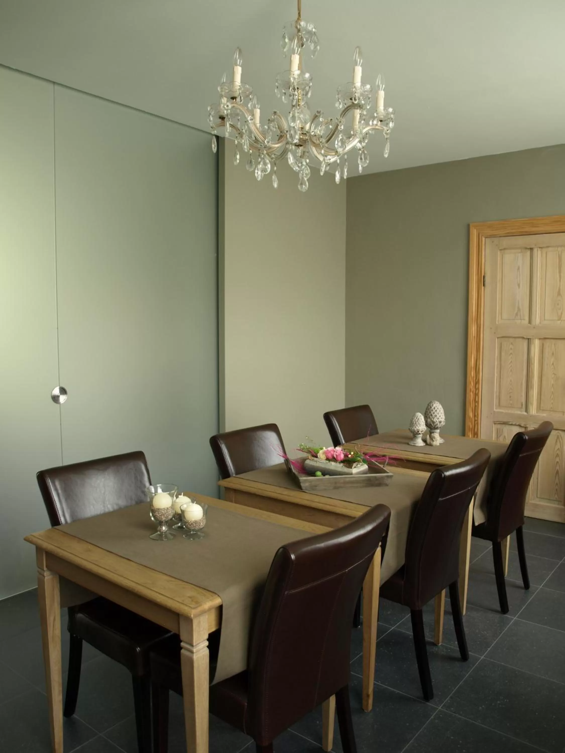 Restaurant/places to eat, Dining Area in B&B Pastorie van Merkem