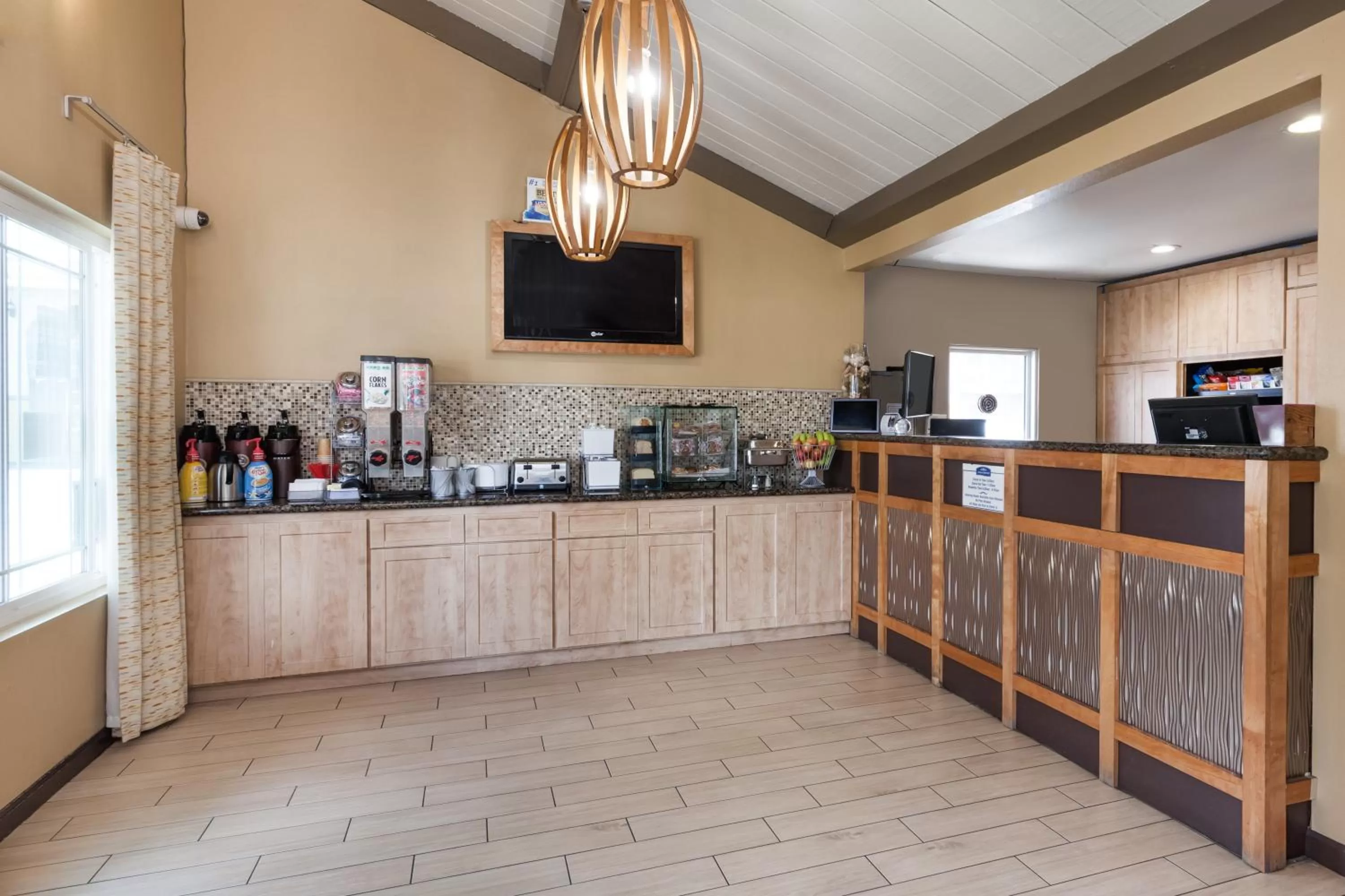 Food in Howard Johnson by Wyndham National City/San Diego South