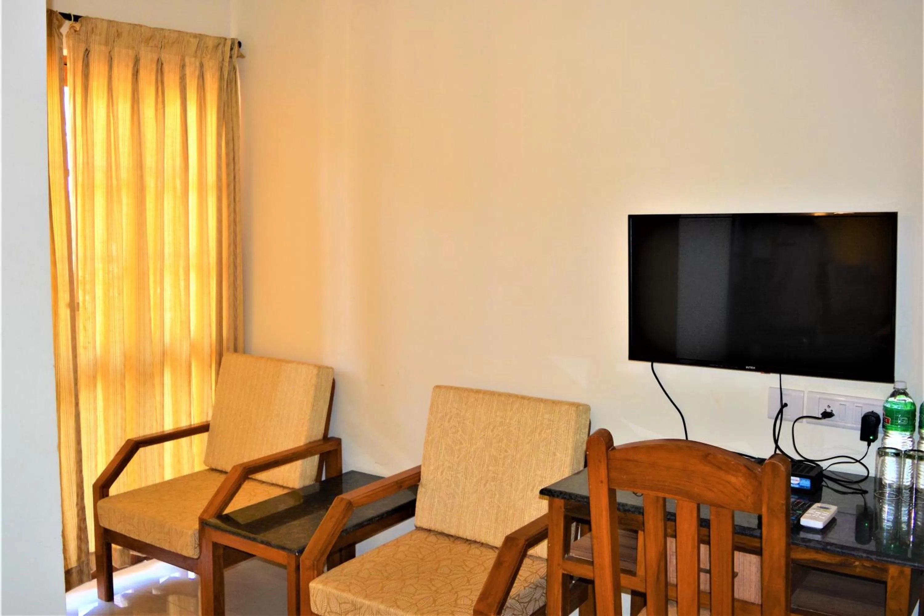 Seating area, TV/Entertainment Center in Sonikas Leisure