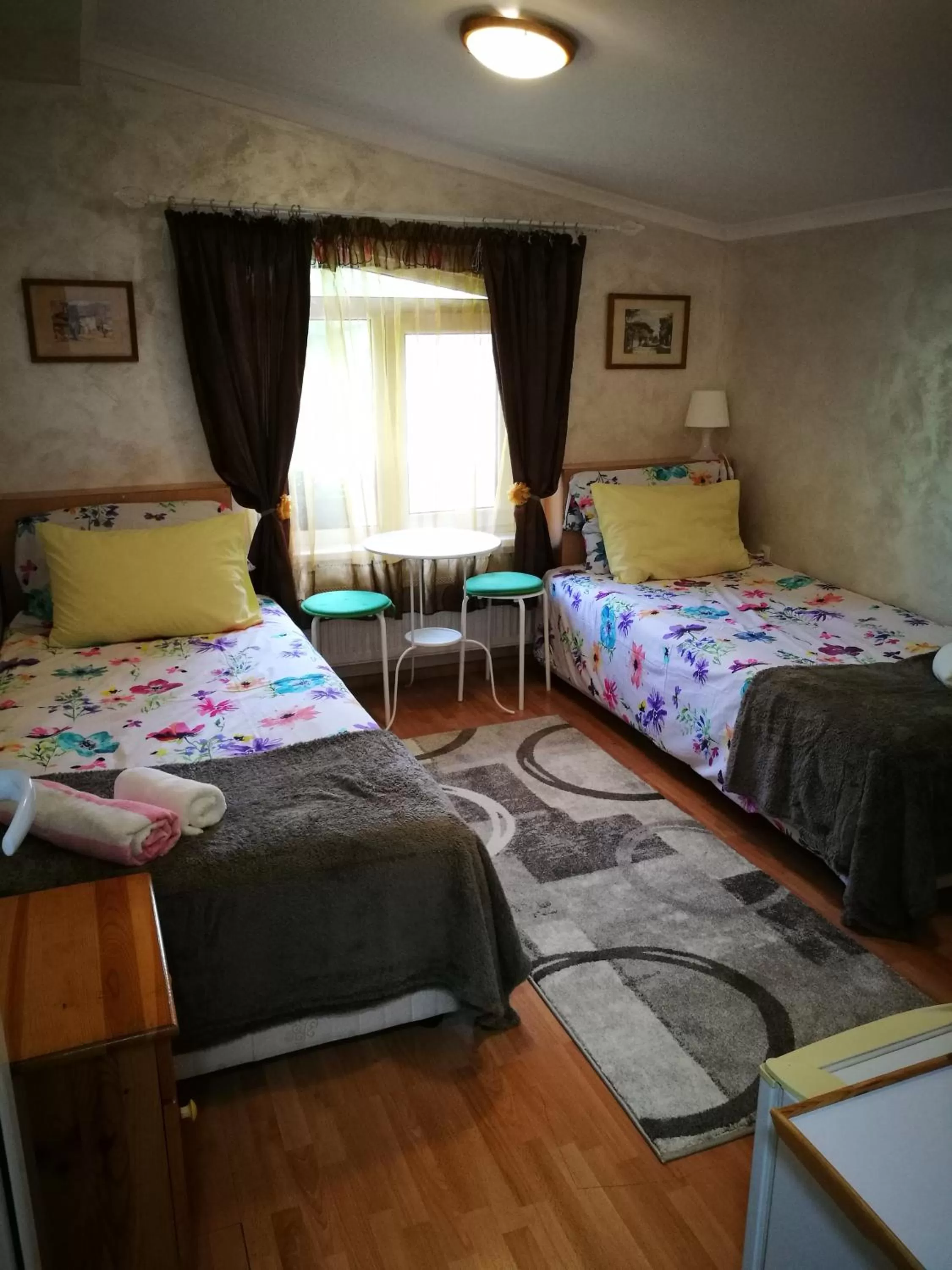 Photo of the whole room in Hotel Paradise