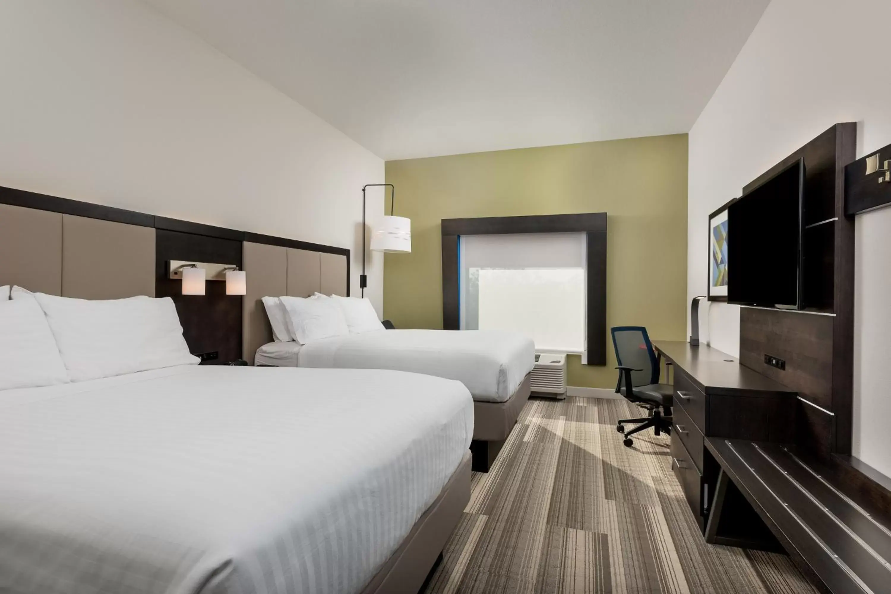 Standard Queen Room with Two Queen Beds in Holiday Inn Express & Suites Lakeland South by IHG Standard Queen Room with Two Queen Beds in Holiday Inn Express & Suites Lakeland South by IHG
