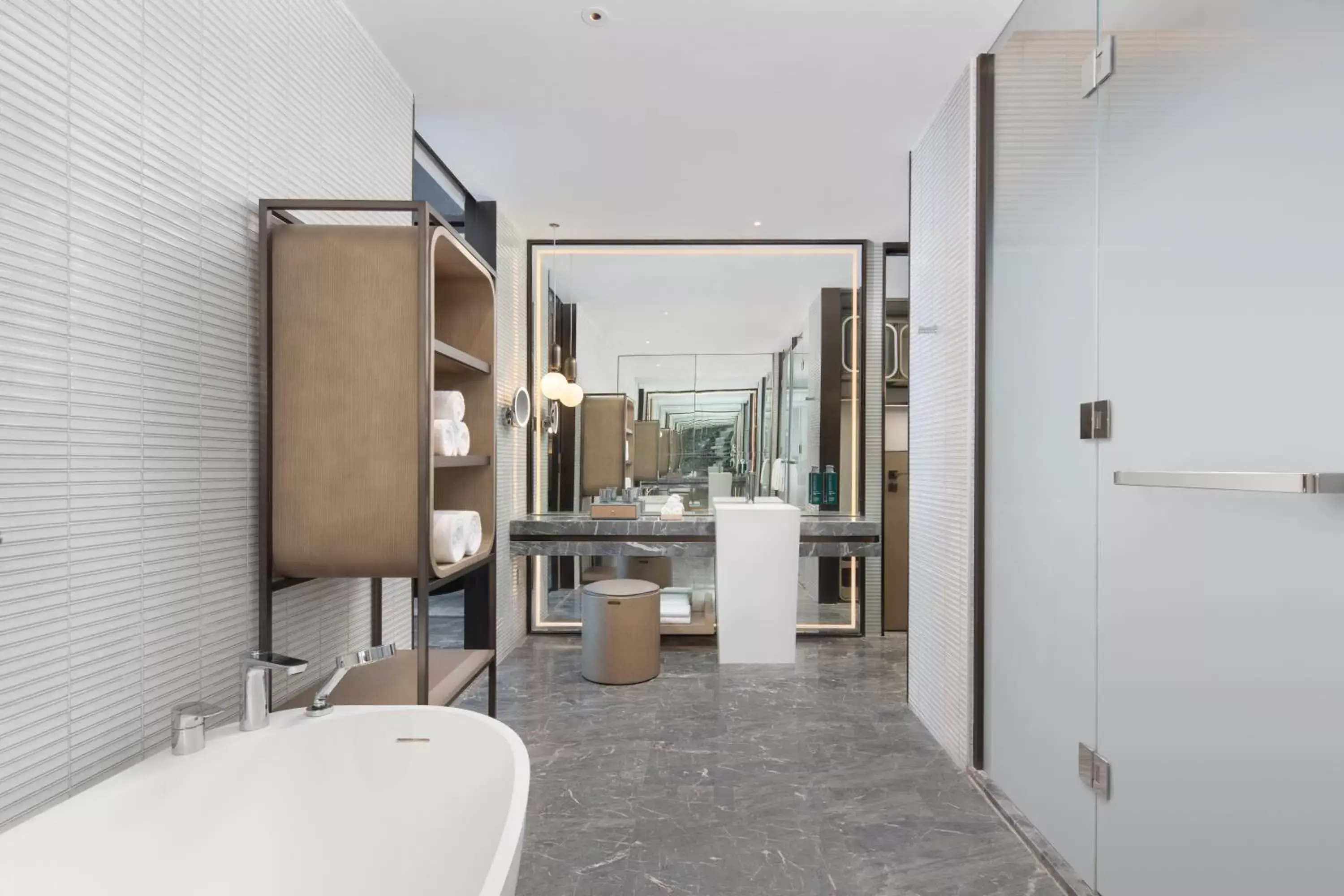 Deluxe King Suite in Doubletree By Hilton Kunming Airport Deluxe King Suite in Doubletree By Hilton Kunming Airport