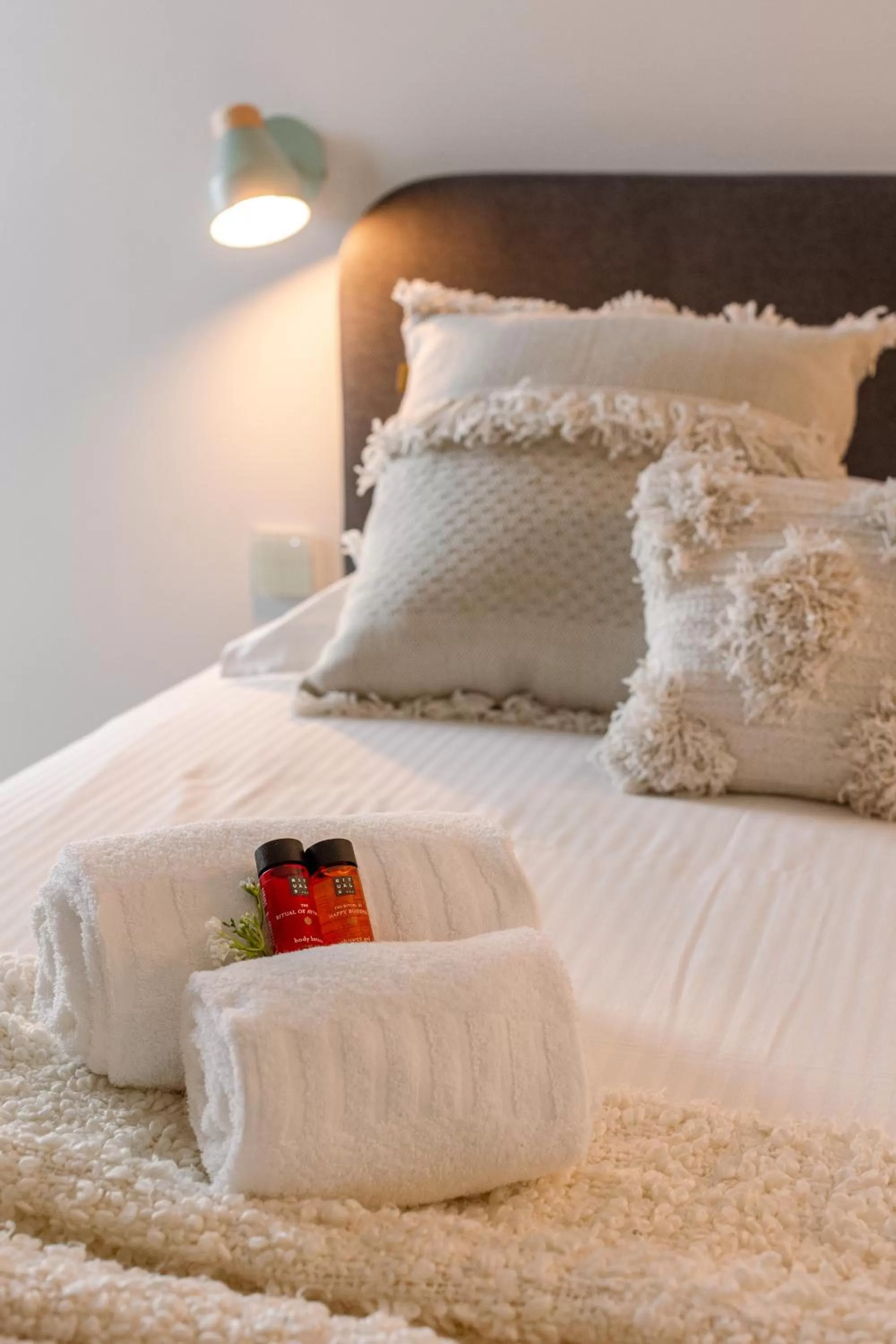 Decorative detail, Bed in Whaaw Westende-bad