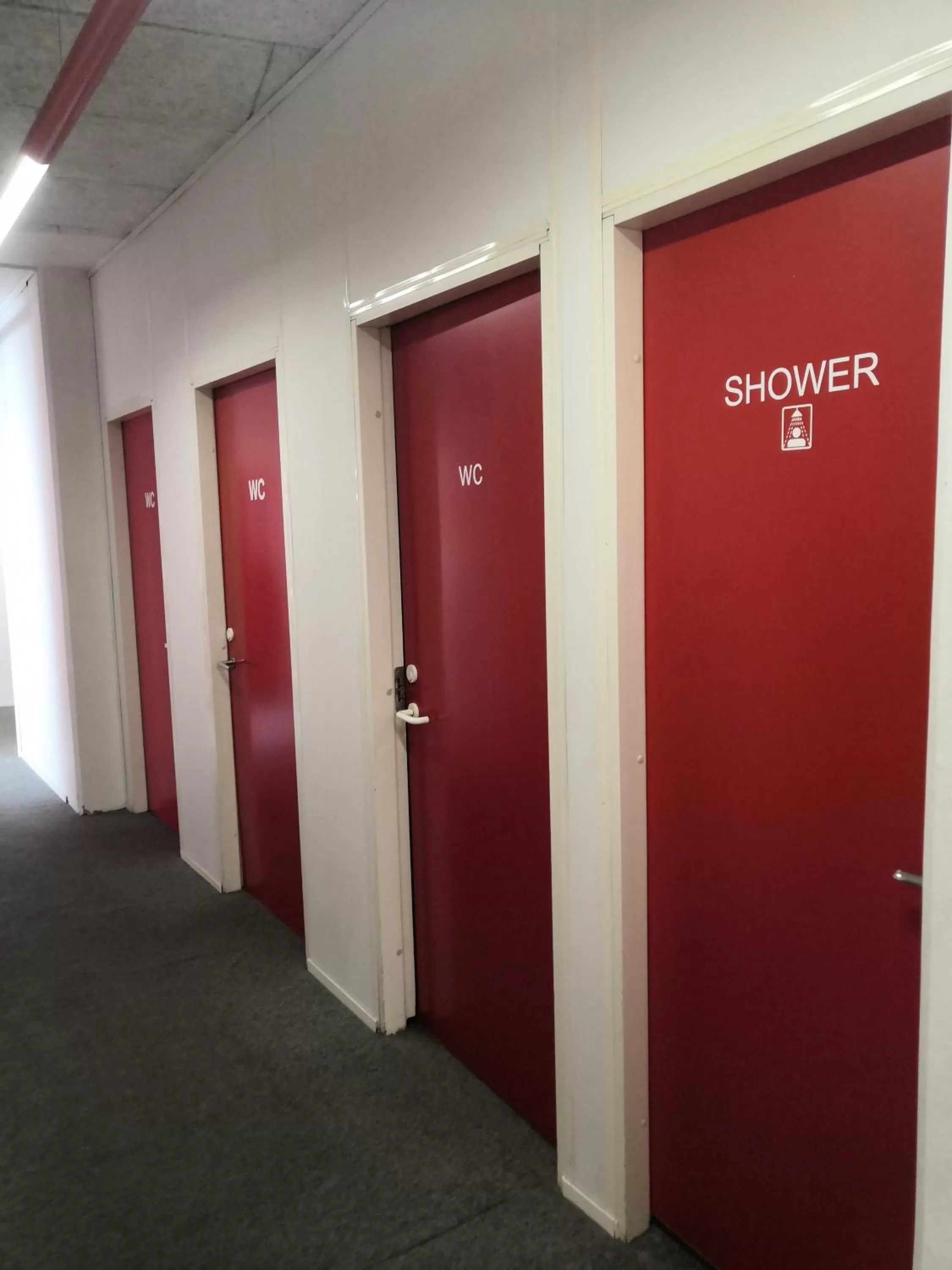 Shower in 101 Guesthouse Hotel