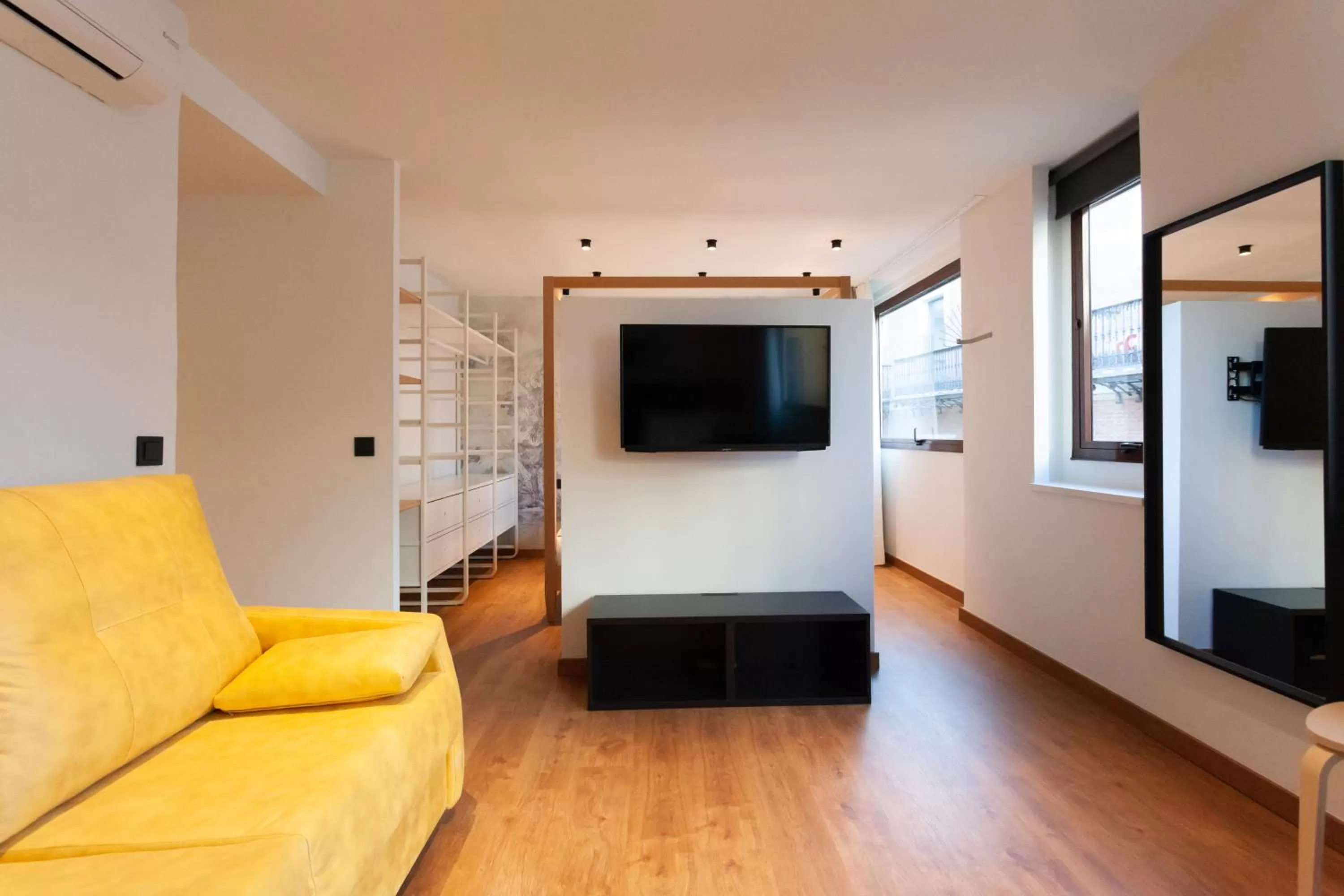 TV and multimedia in Welldone Sierpes Boutique