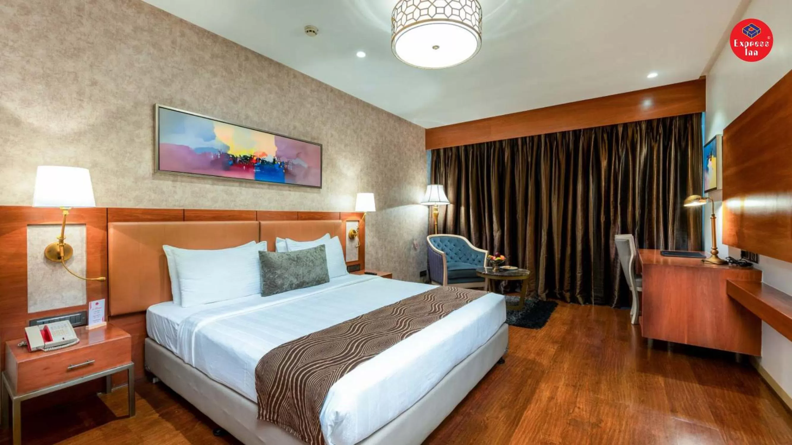 Bed in Express Inn The Business Luxury Hotel