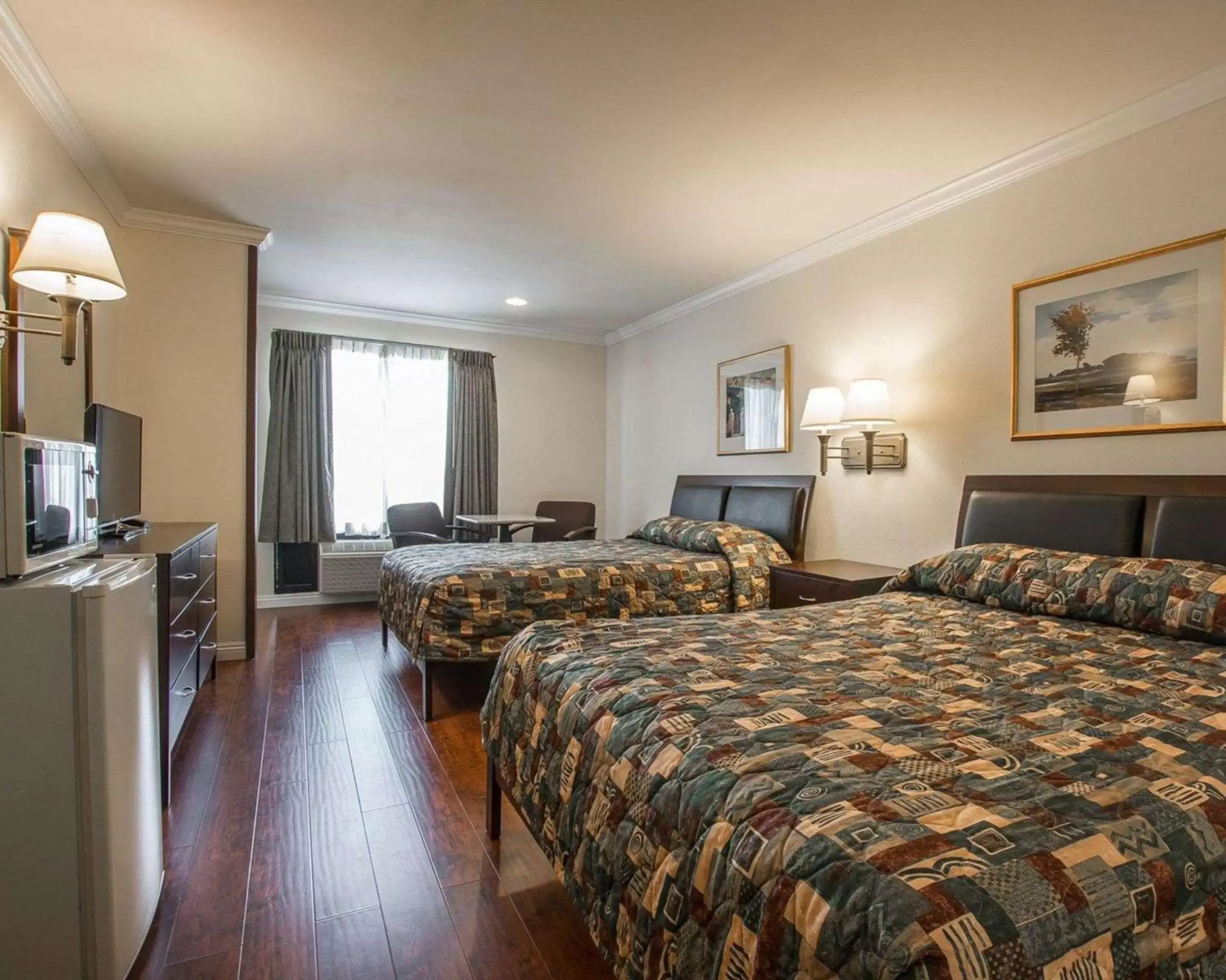 Queen Room with Two Queen Beds - Non-Smoking in Palm Inn Hotel near Tyler Mall Riverside Queen Room with Two Queen Beds - Non-Smoking in Palm Inn Hotel near Tyler Mall Riverside