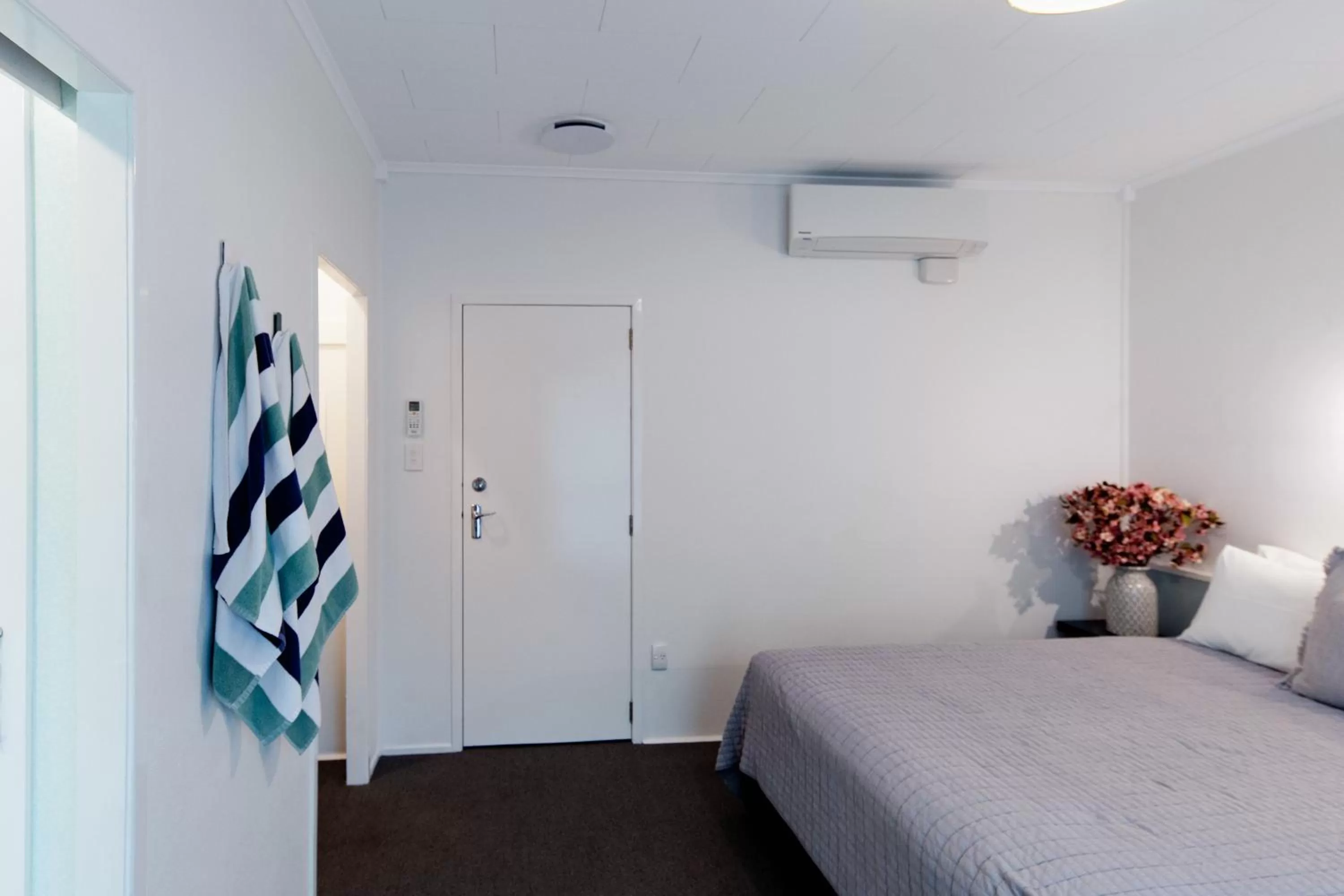 Bed in Aotearoa Lodge