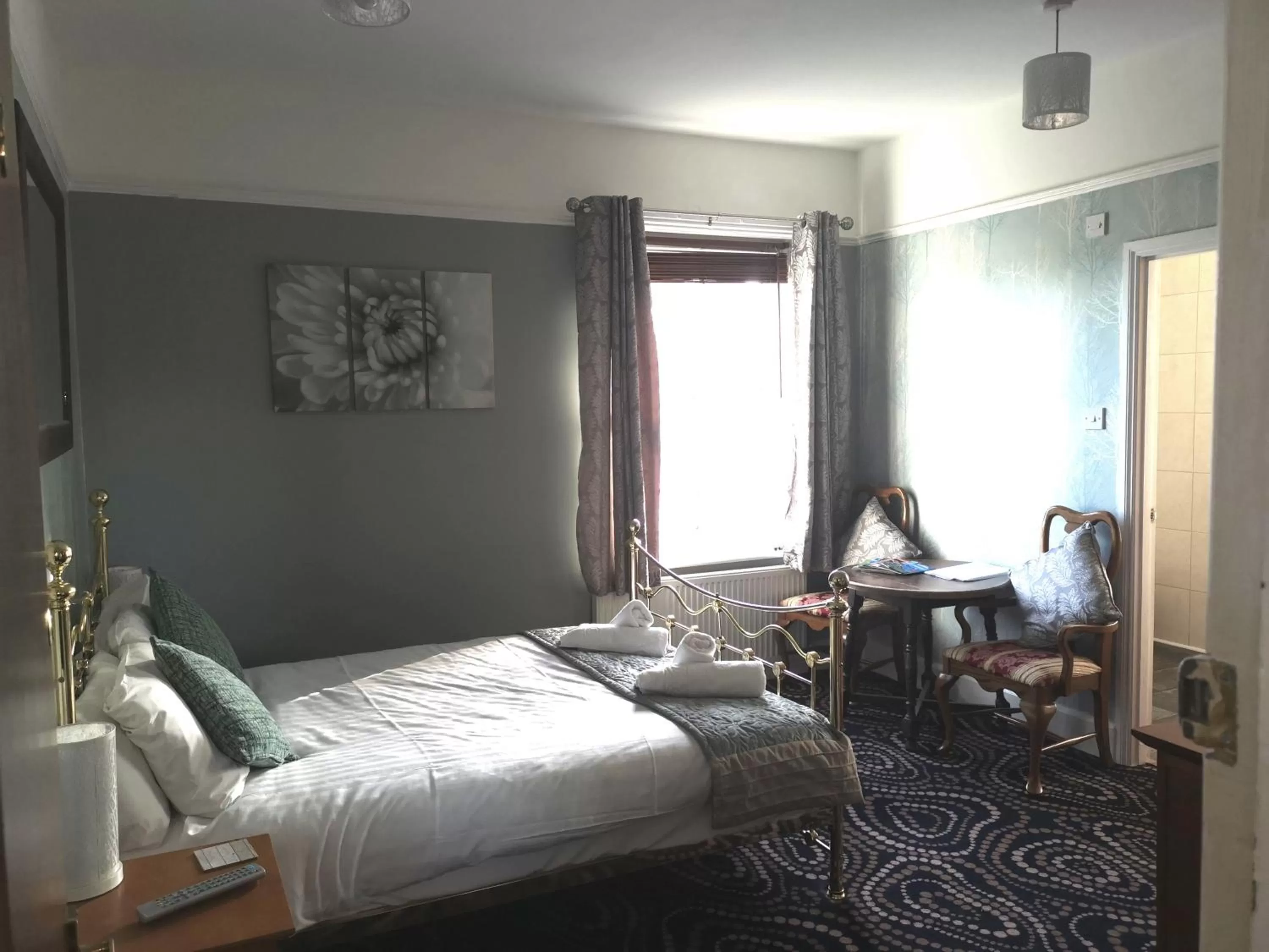 Photo of the whole room, Bed in Waverley Inn