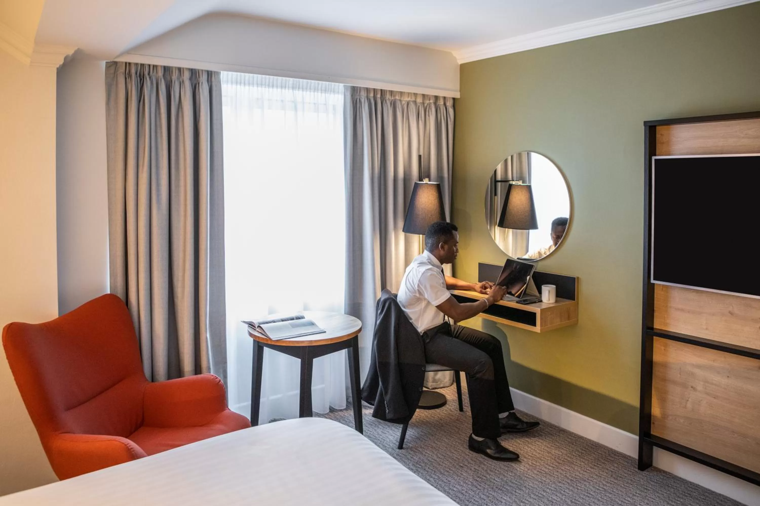 Seating area, Bed in Mercure Nottingham Sherwood