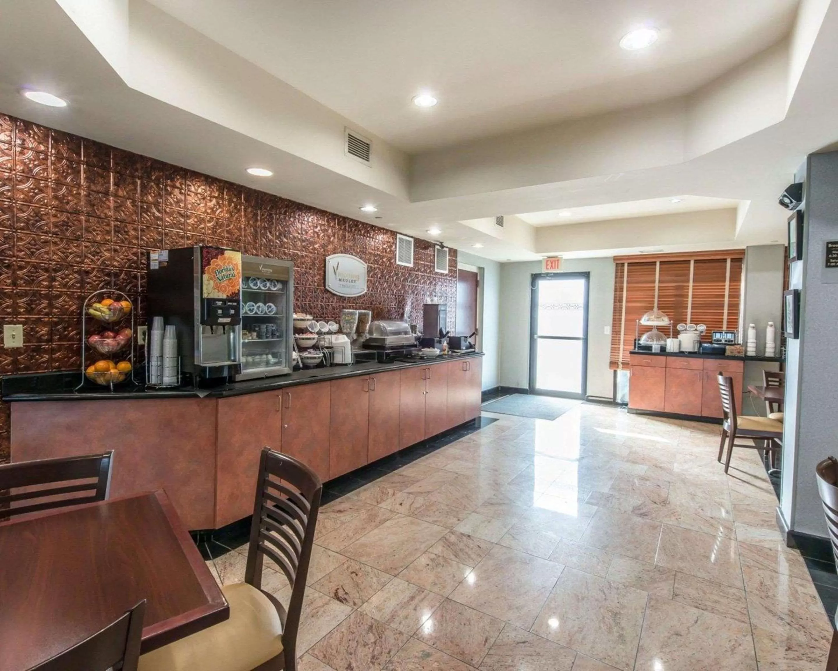 Restaurant/places to eat in Sleep Inn & Suites Winchester near University