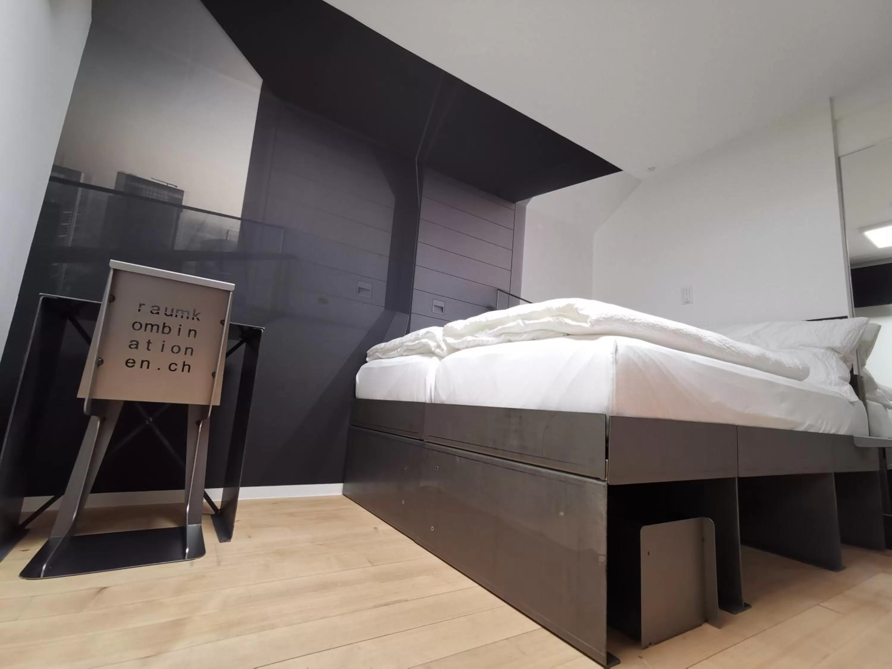 Photo of the whole room, Bed in Boutique Hotel BS16 before Bern City Parking gratis