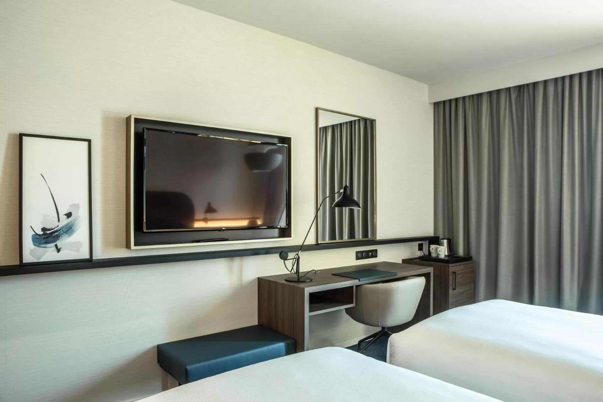 TV and multimedia, Bed in Crowne Plaza - Nice - Grand Arenas by IHG