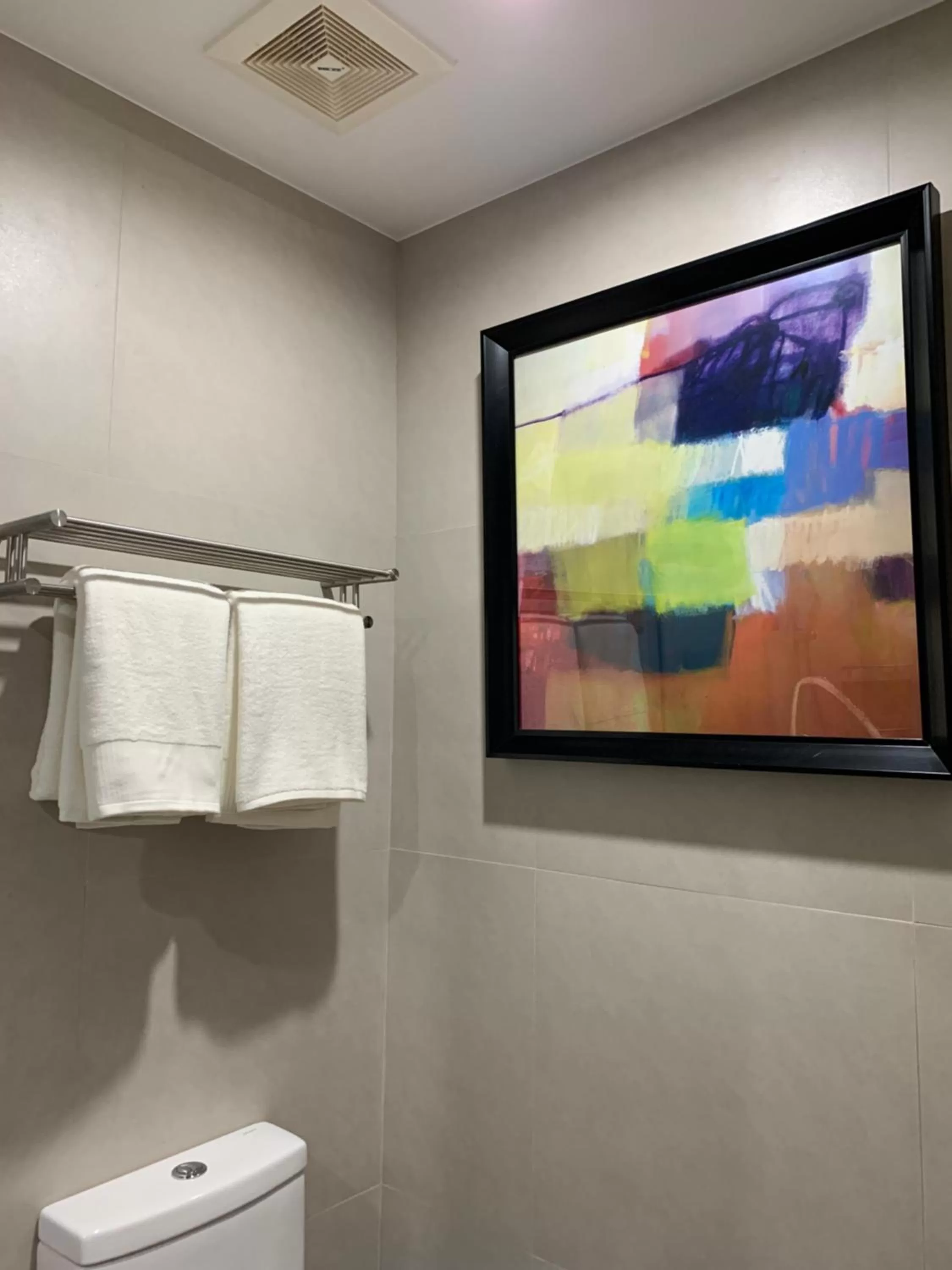 Bathroom in AEON SUITES Staycation