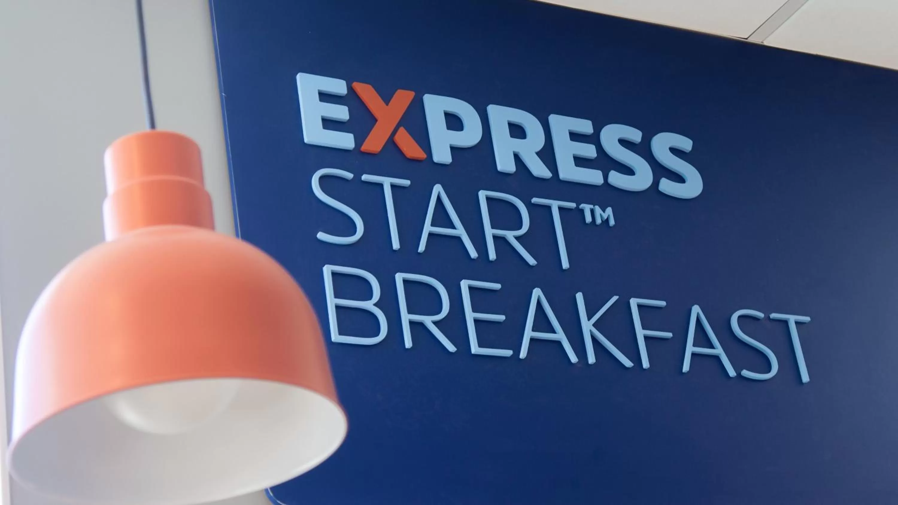 Breakfast in Holiday Inn Express & Suites Panama City Beach - Beachfront by IHG