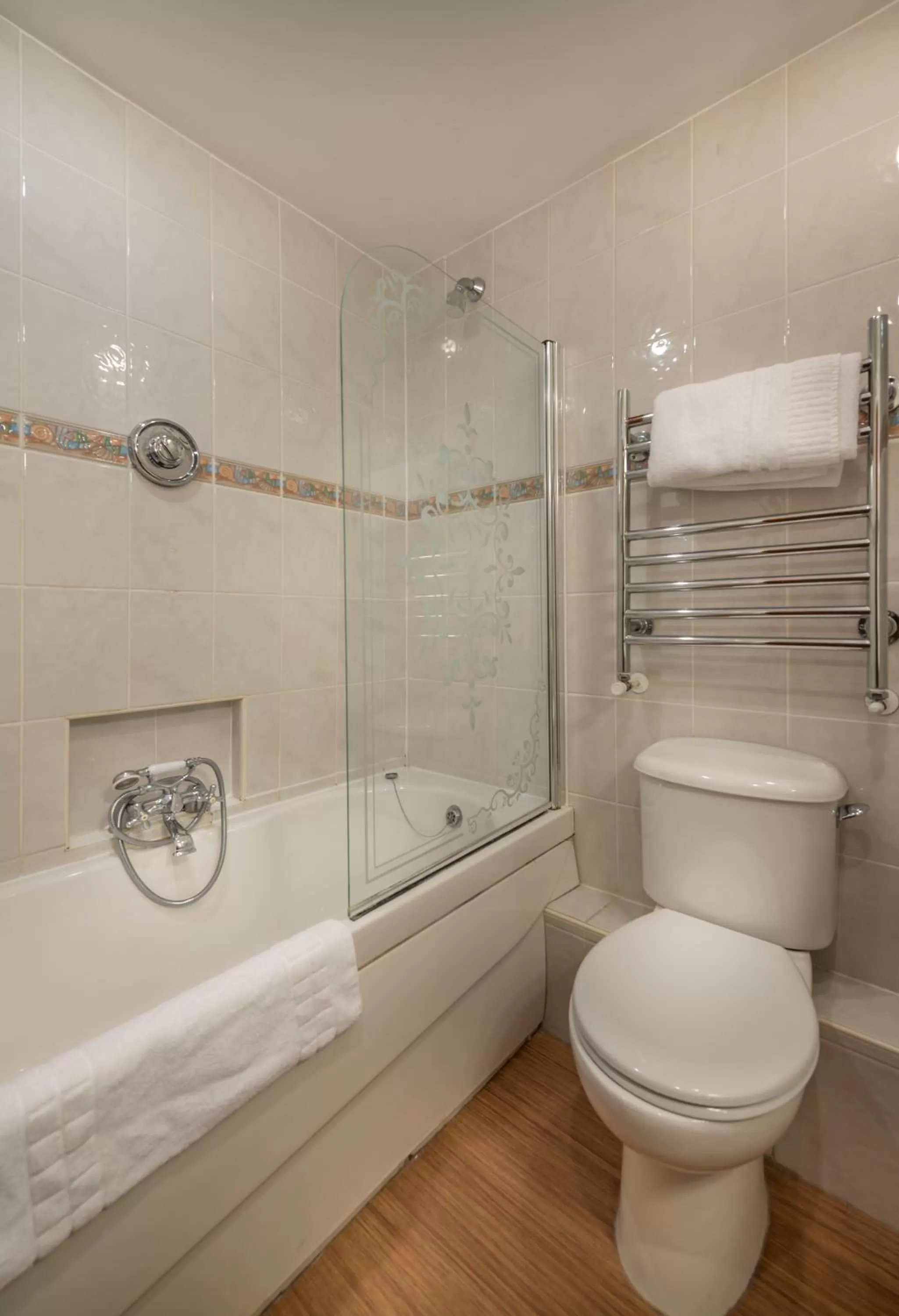 Bathroom in The Three Swans Hotel, Market Harborough, Leicestershire - The Coaching Inn Group