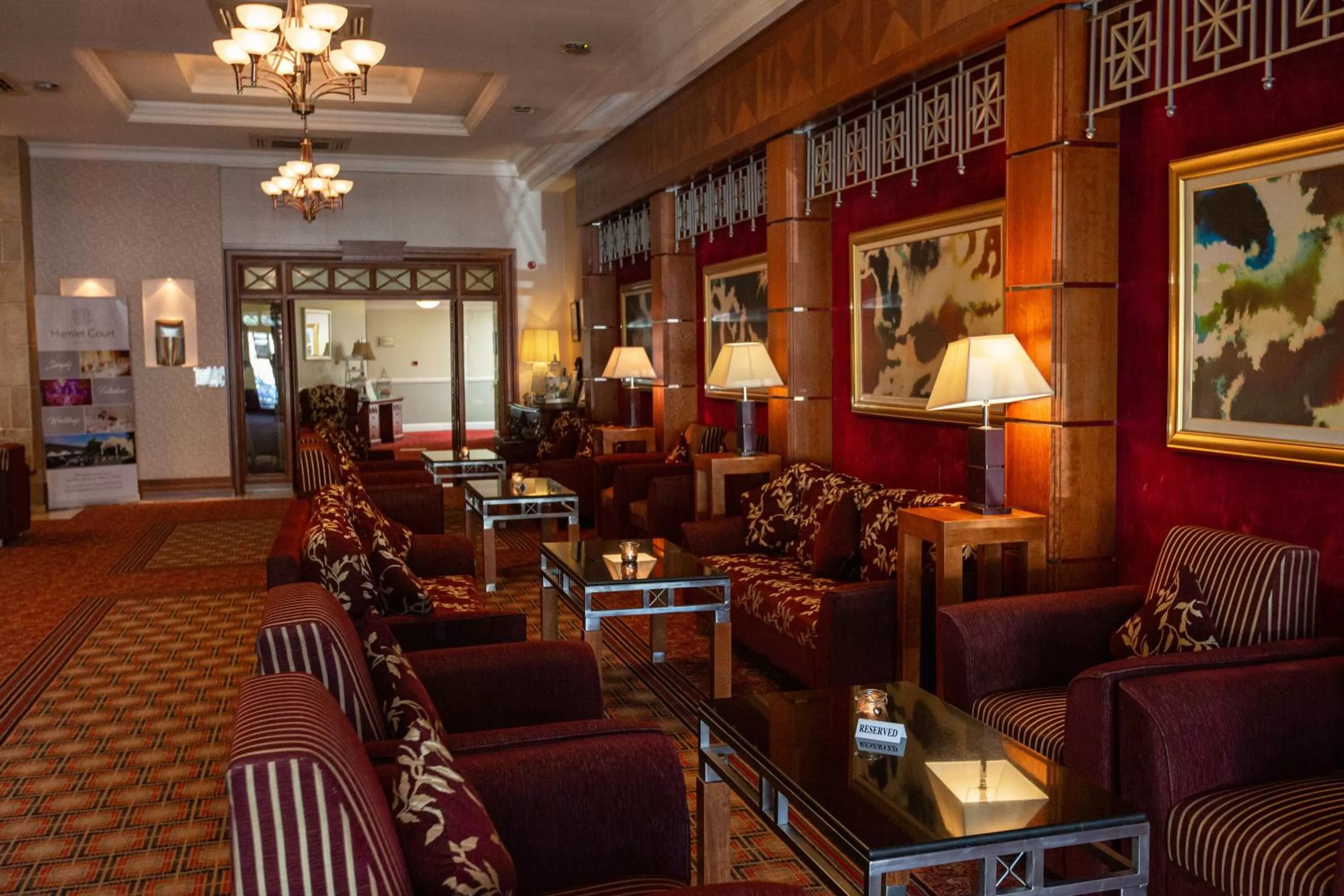 Lobby or reception in Hamlet Court Hotel