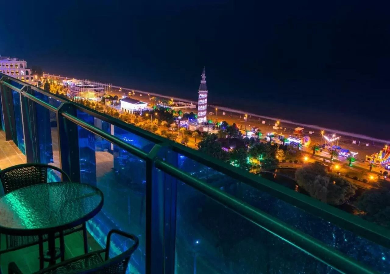 Deluxe Suite with Sea View in Panoramic View In Orbi City