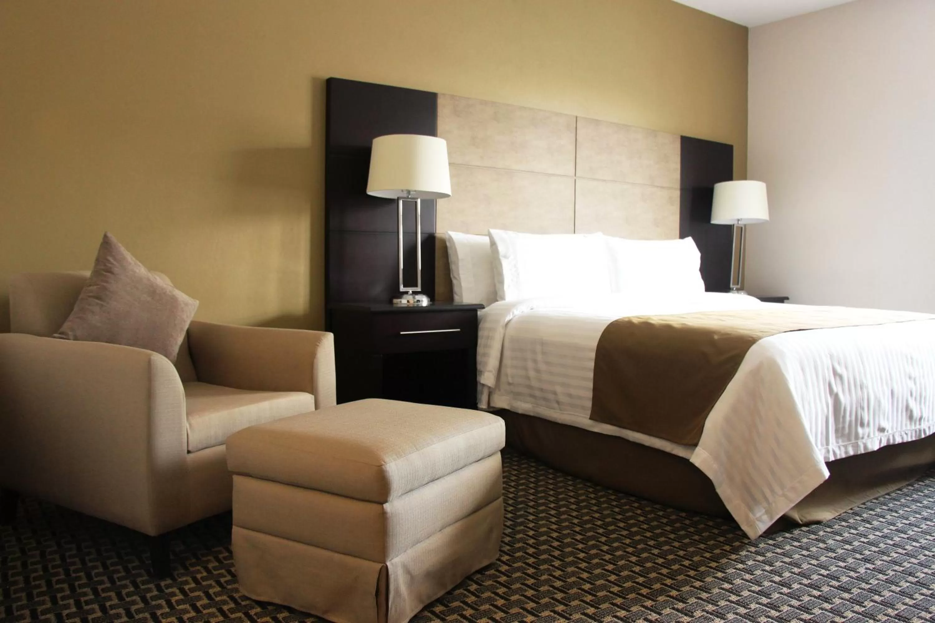 Photo of the whole room, Bed in Holiday Inn Mexico Santa Fe by IHG