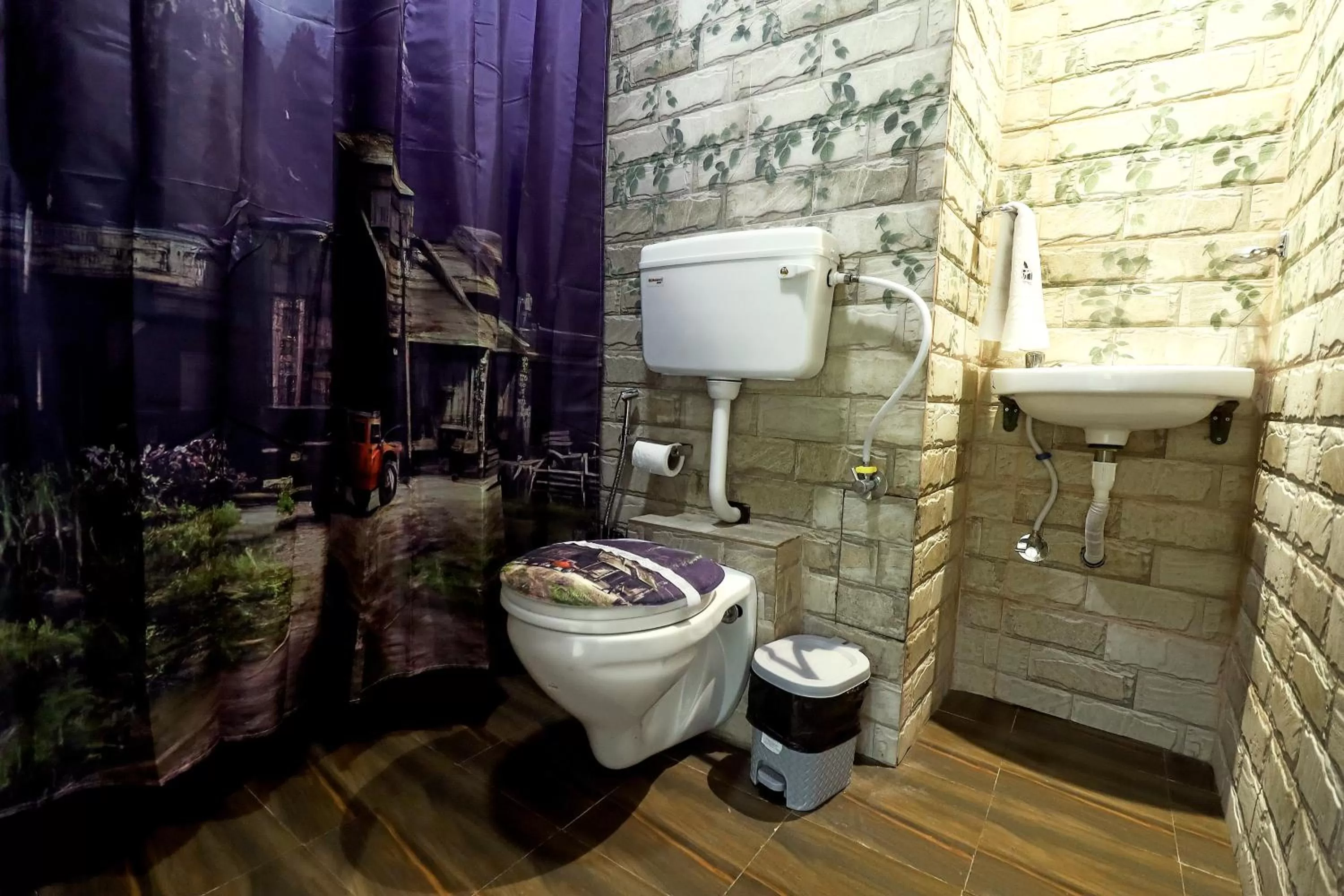 Shower, Bathroom in Hotel Greek Glory