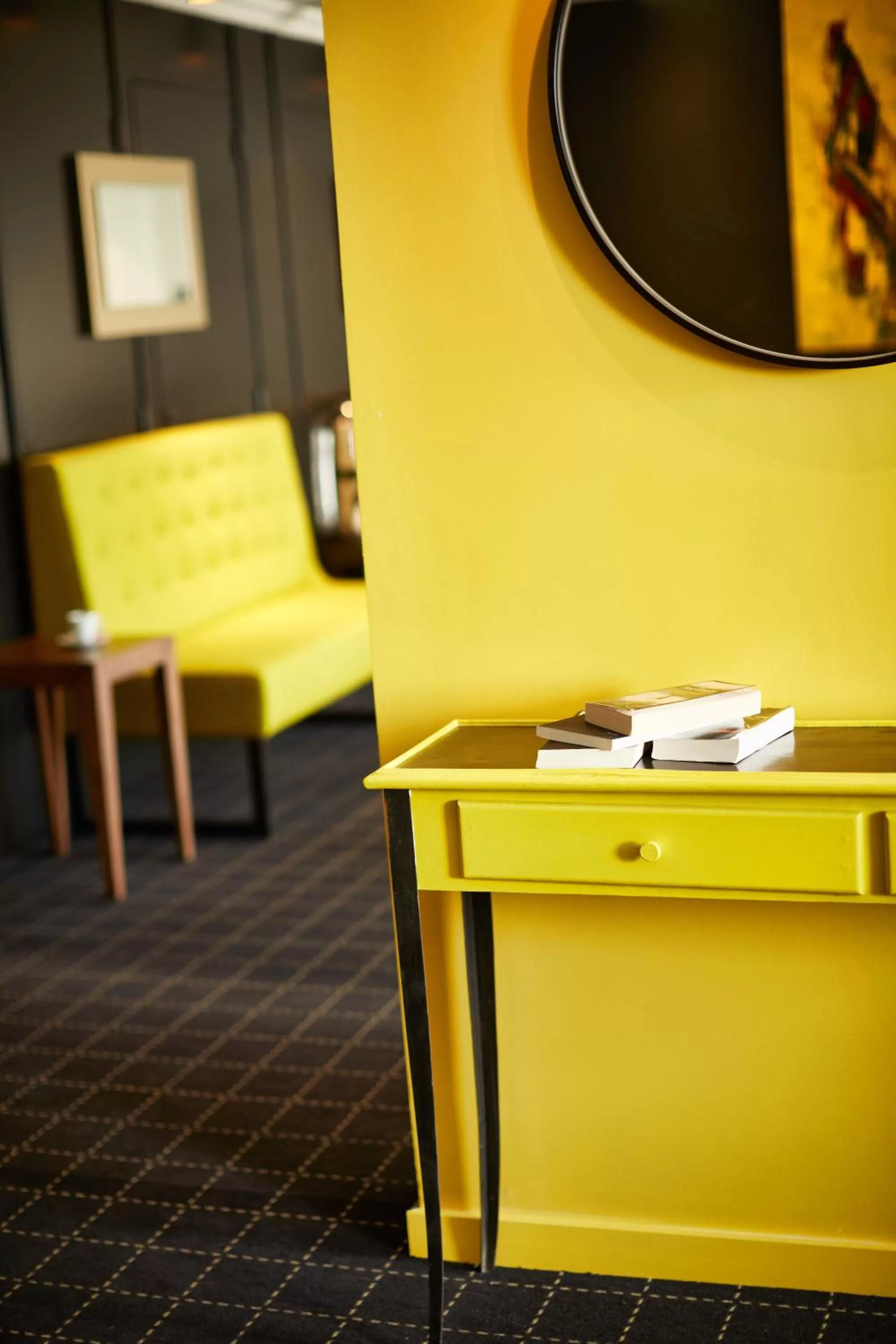 Library in Best Western Hotel Atrium Valence