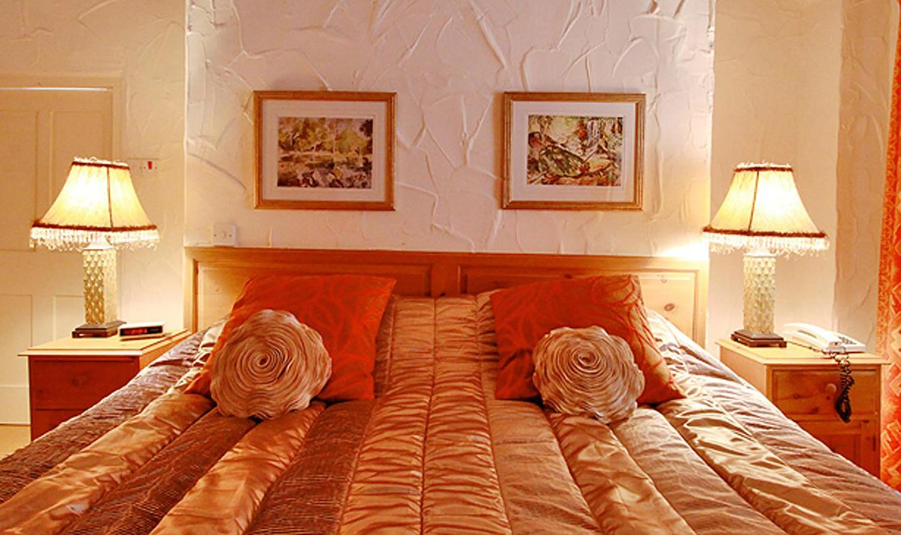 Suite with Spa Bath - single occupancy in Centre Of Britain Hotel