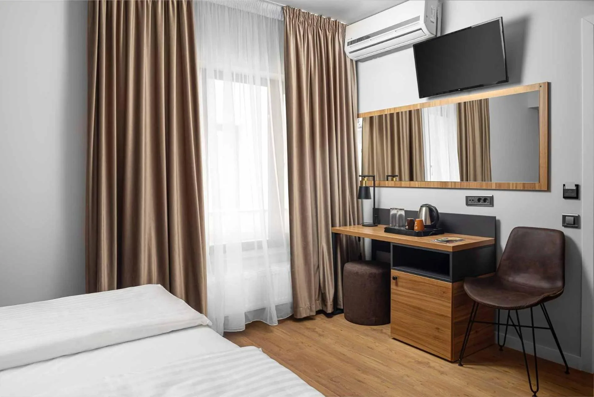 TV and multimedia, Bed in Labirint Boutique Hotel - Central Location