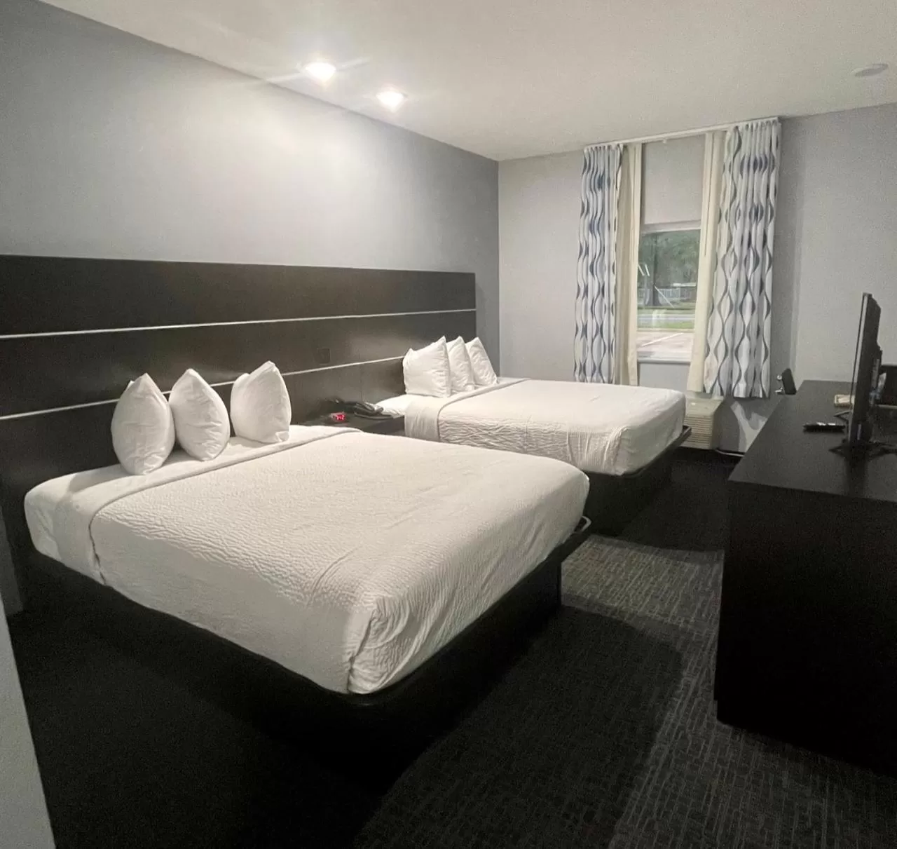 Bed in Days Inn by Wyndham Zachary LA