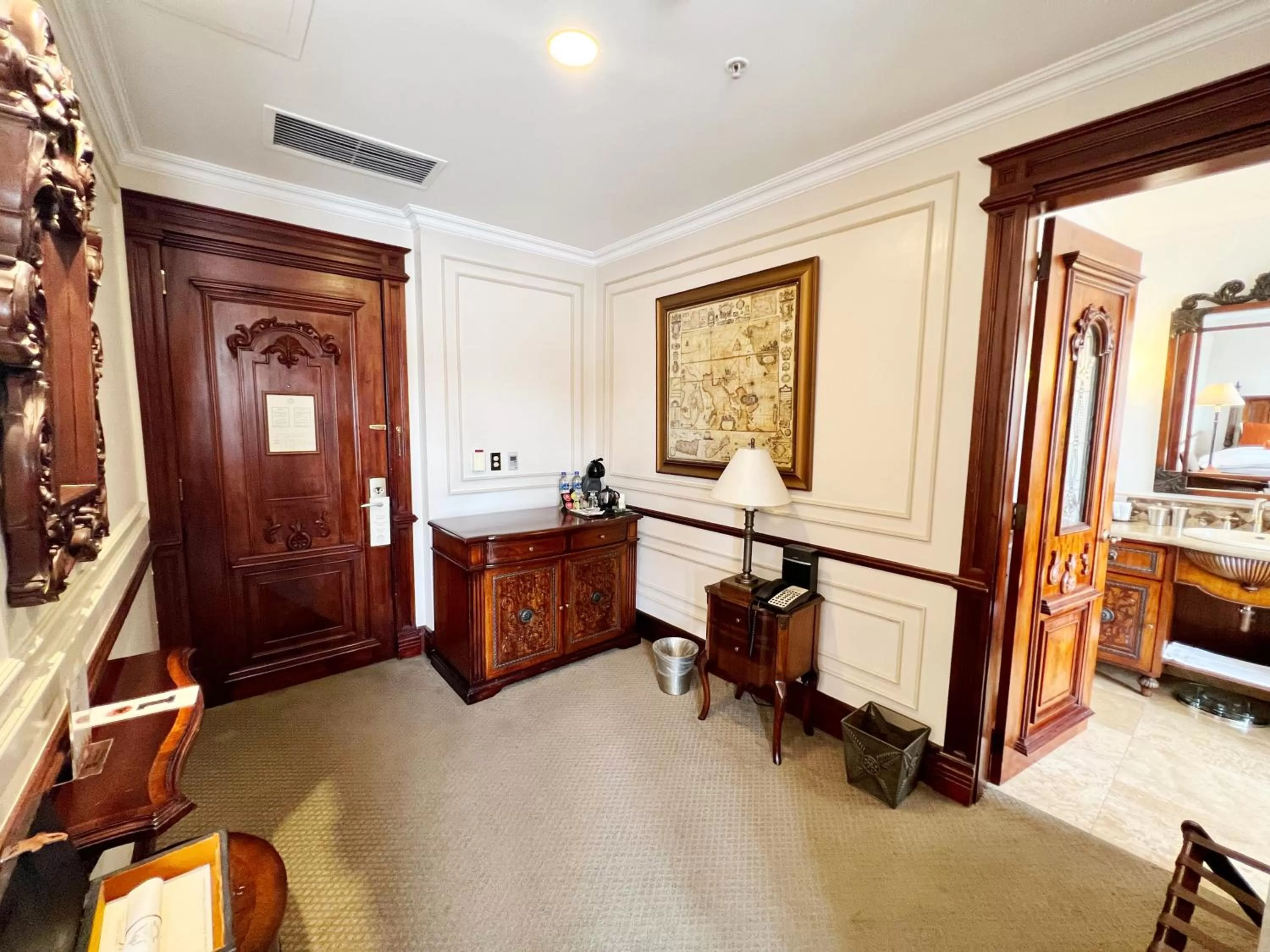 Bedroom in Plaza Grande Hotel