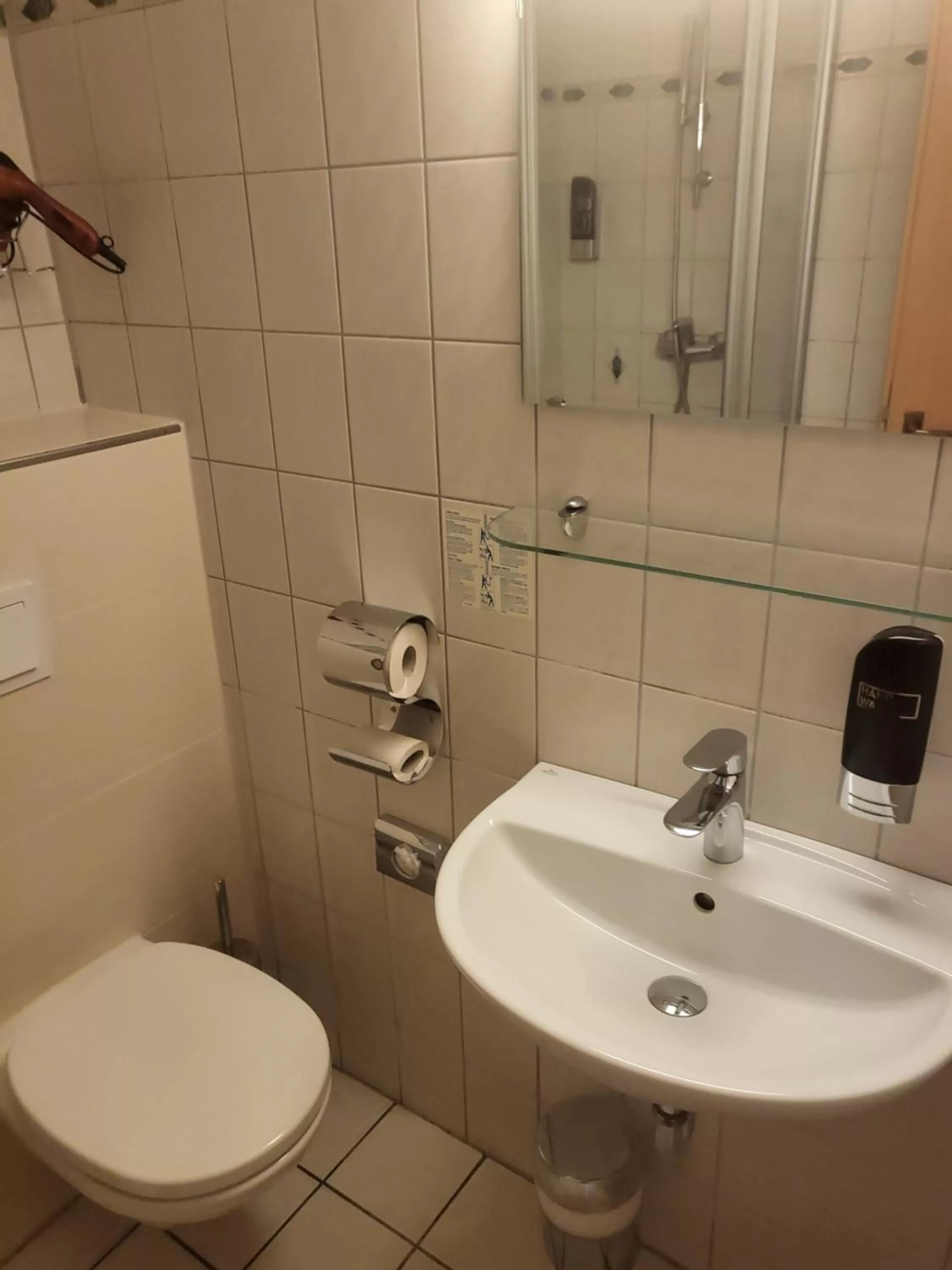 Bathroom in Pension Kuehnauer Hof