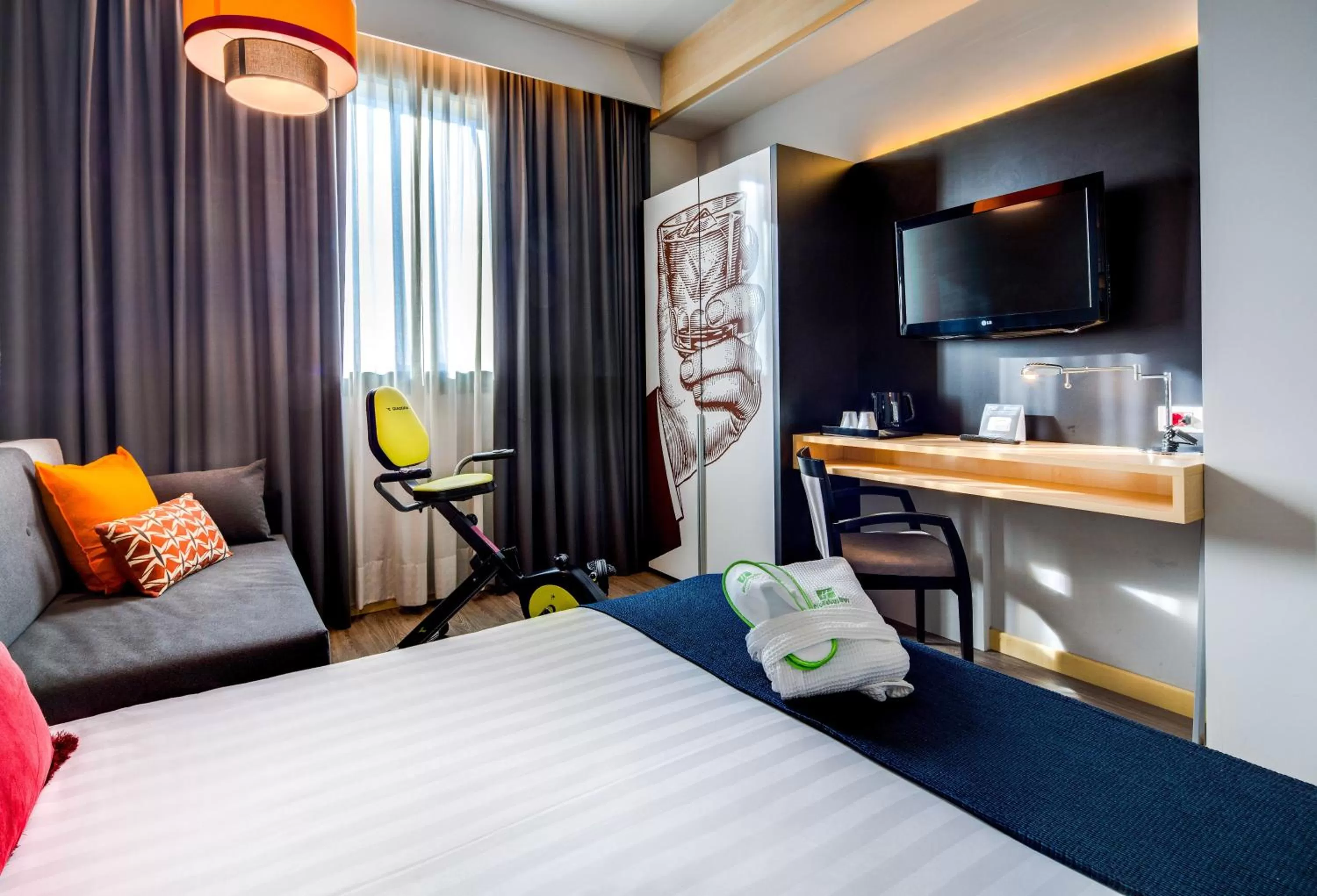Photo of the whole room, Bed in Holiday Inn Bologna - Fiera by IHG