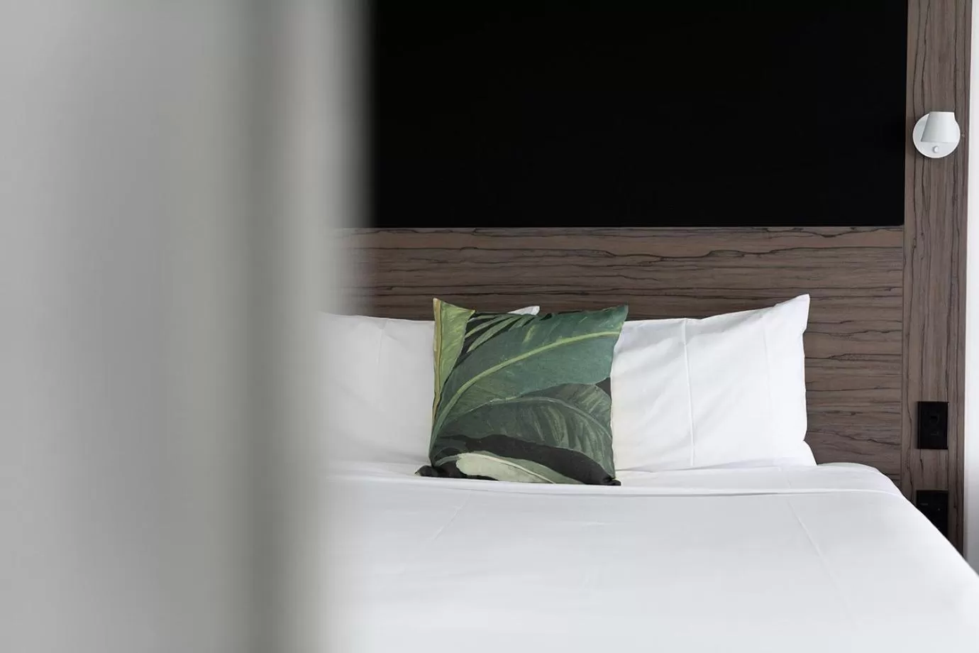 Bed in Mercure Wellington Central City Hotel and Apartments