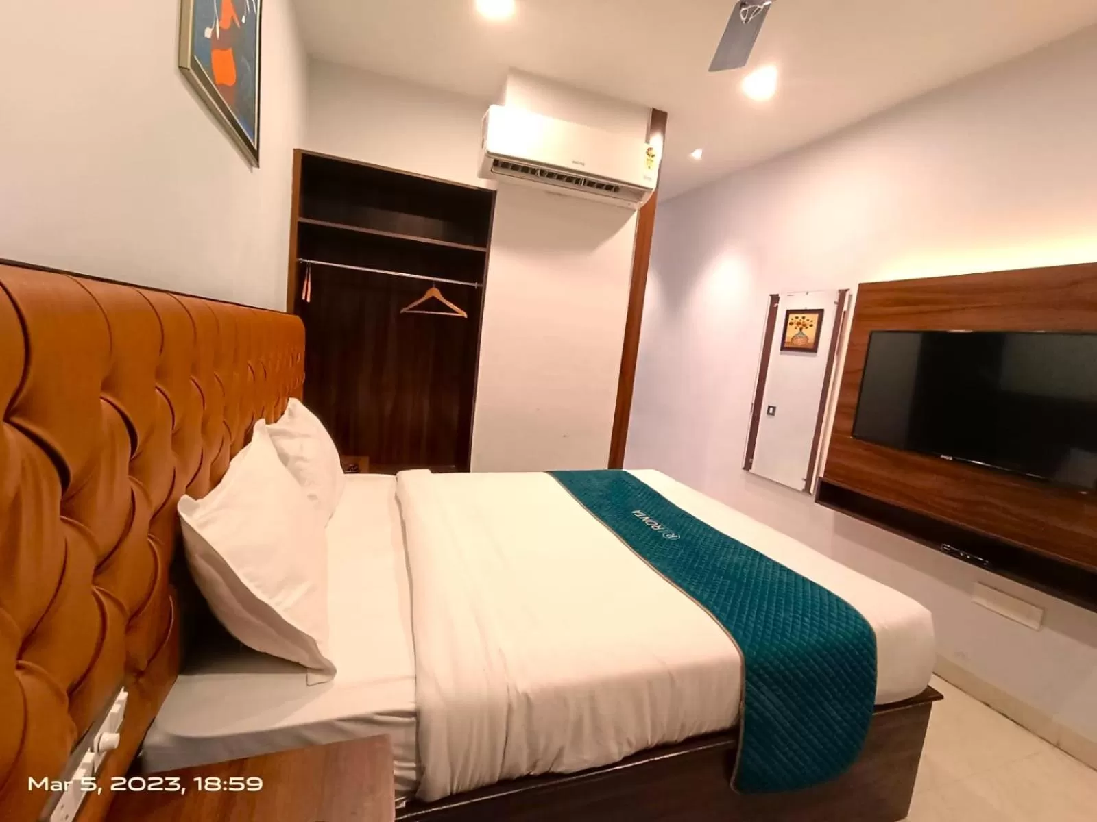 Bedroom, Bed in RONTA WORLD HOTELS