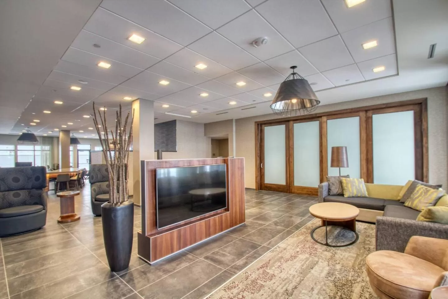 Communal lounge/ TV room in Courtyard by Marriott Fargo