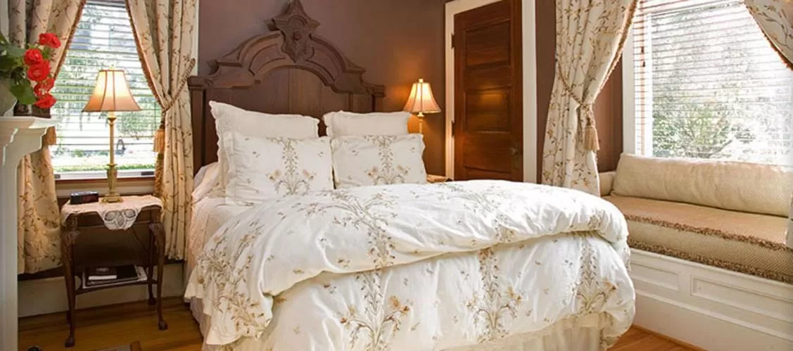 Bed in Black Walnut B&B Inn