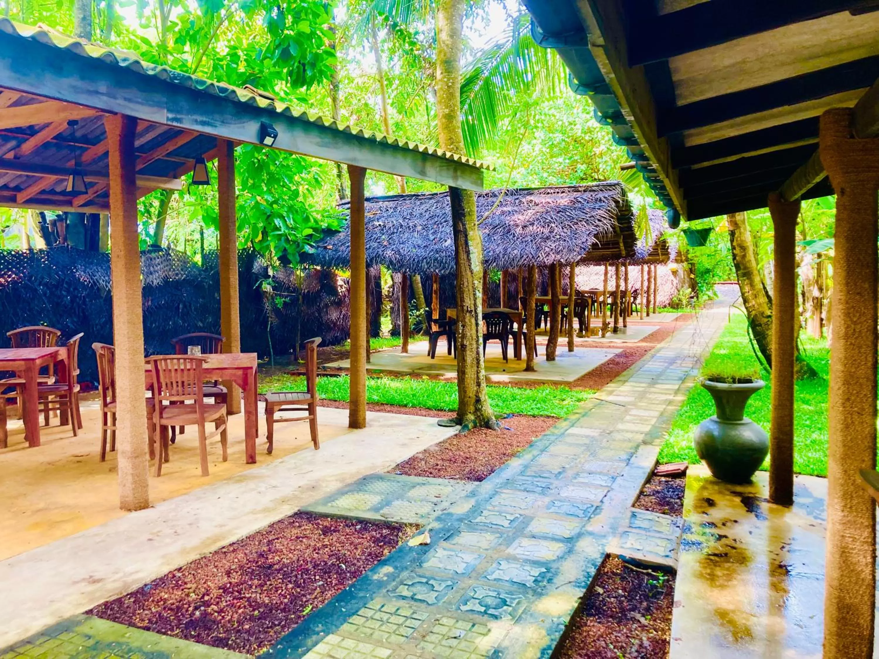 Restaurant/places to eat in Manel Villa