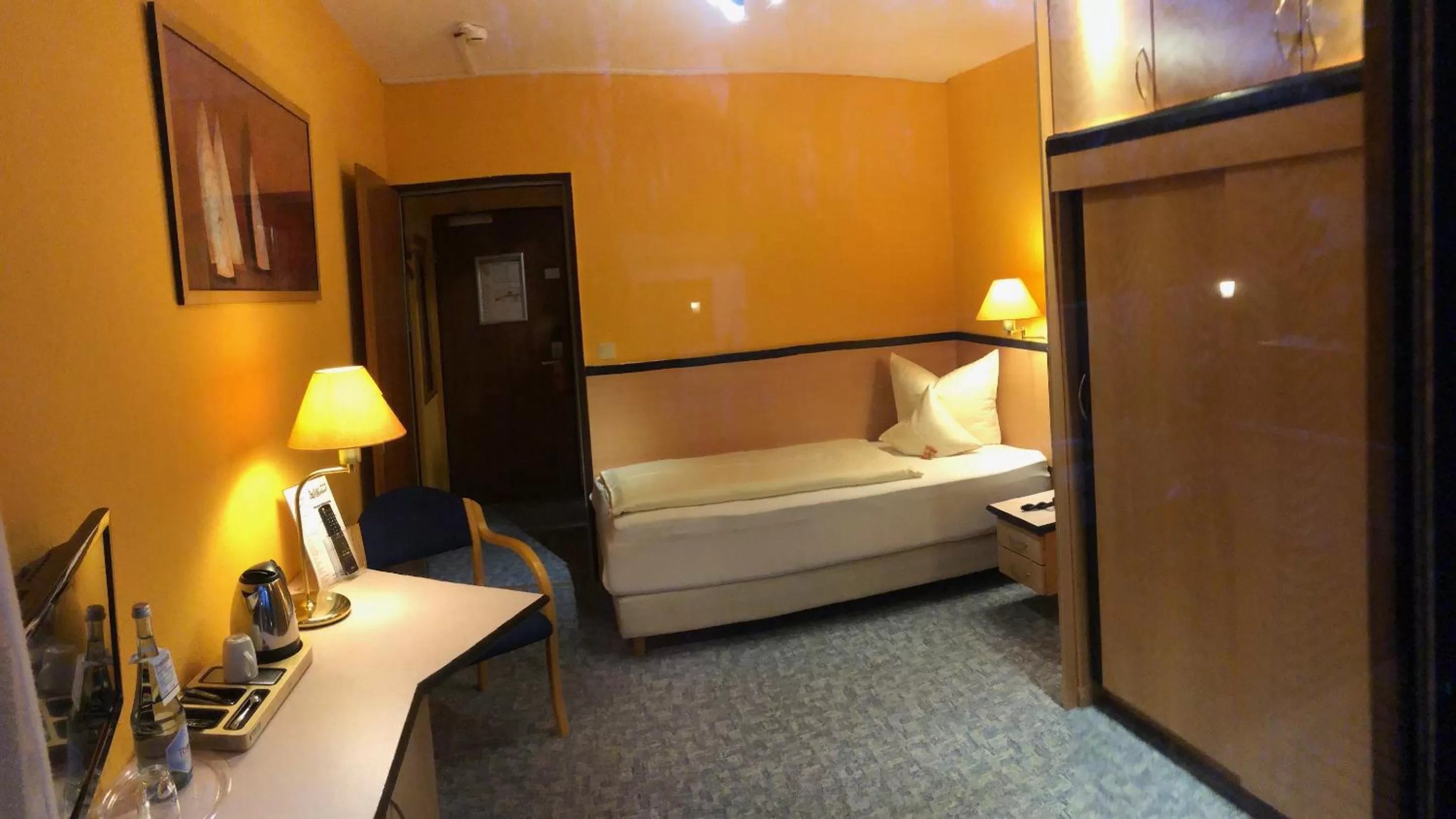 Photo of the whole room, Bed in Hotel Windspiel