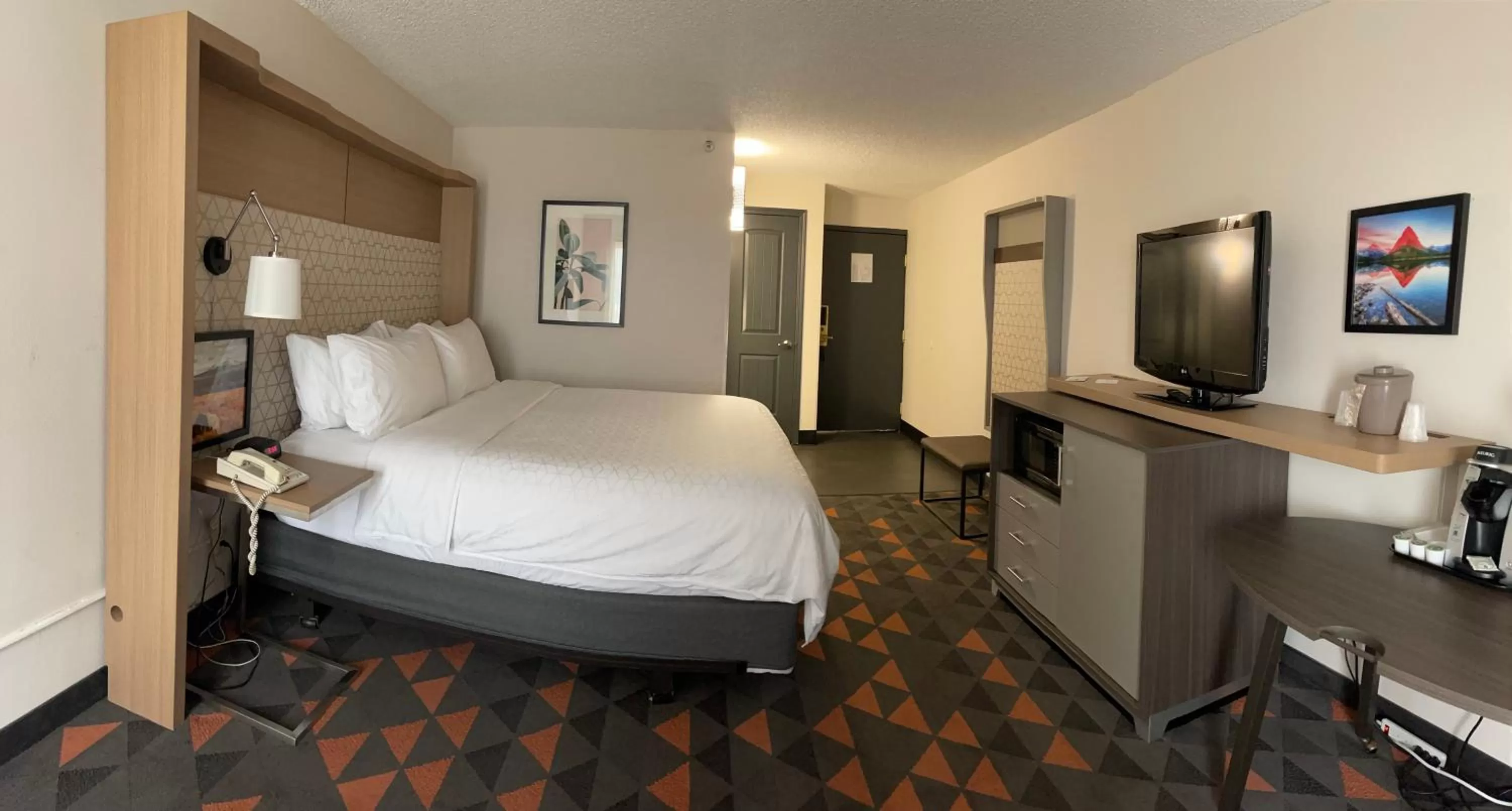 Bed in Holiday Inn Great Falls-Convention Center by IHG