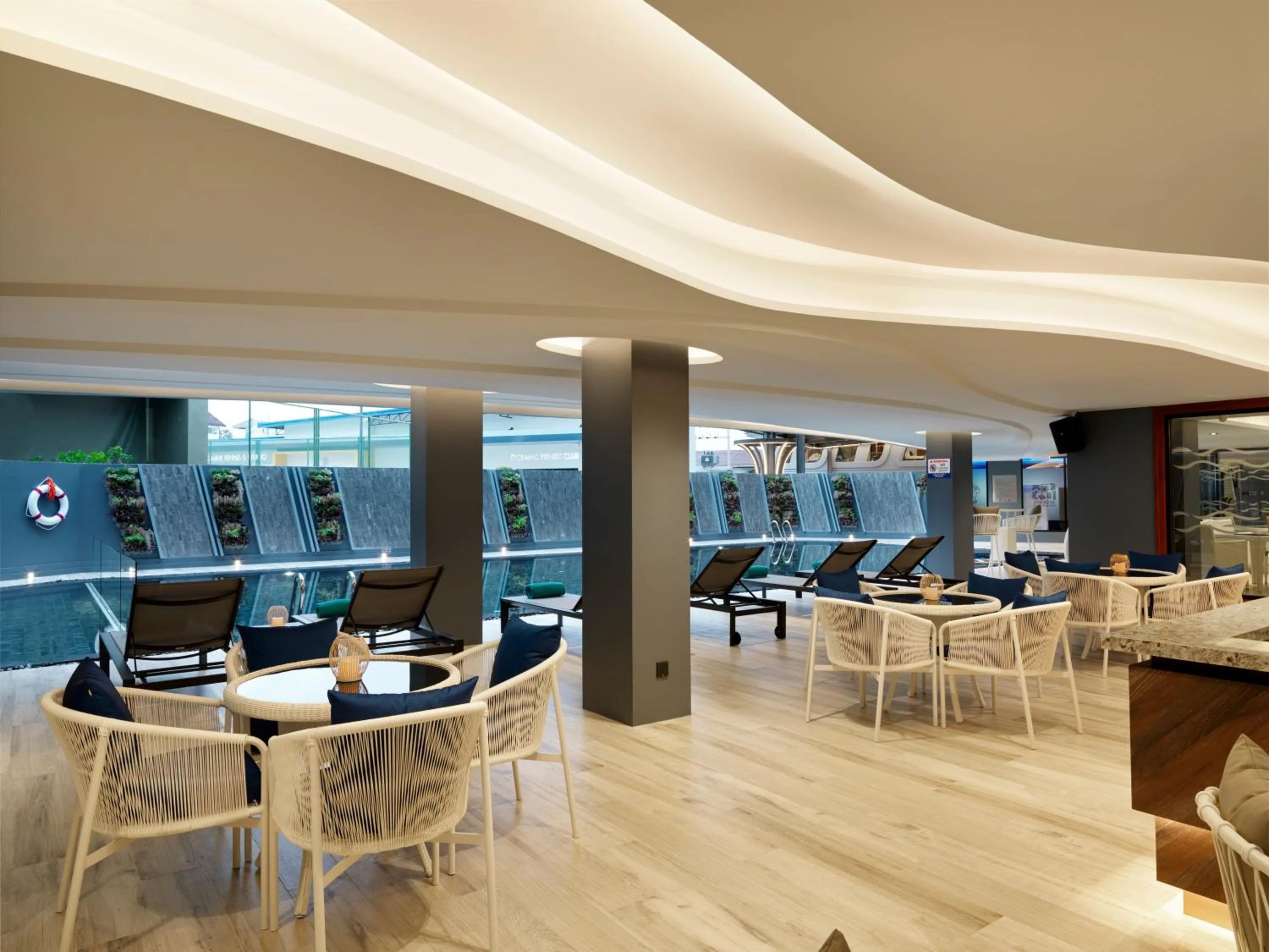 Lounge or bar in The Oceanic Sportel Phuket - SHA Extra Plus