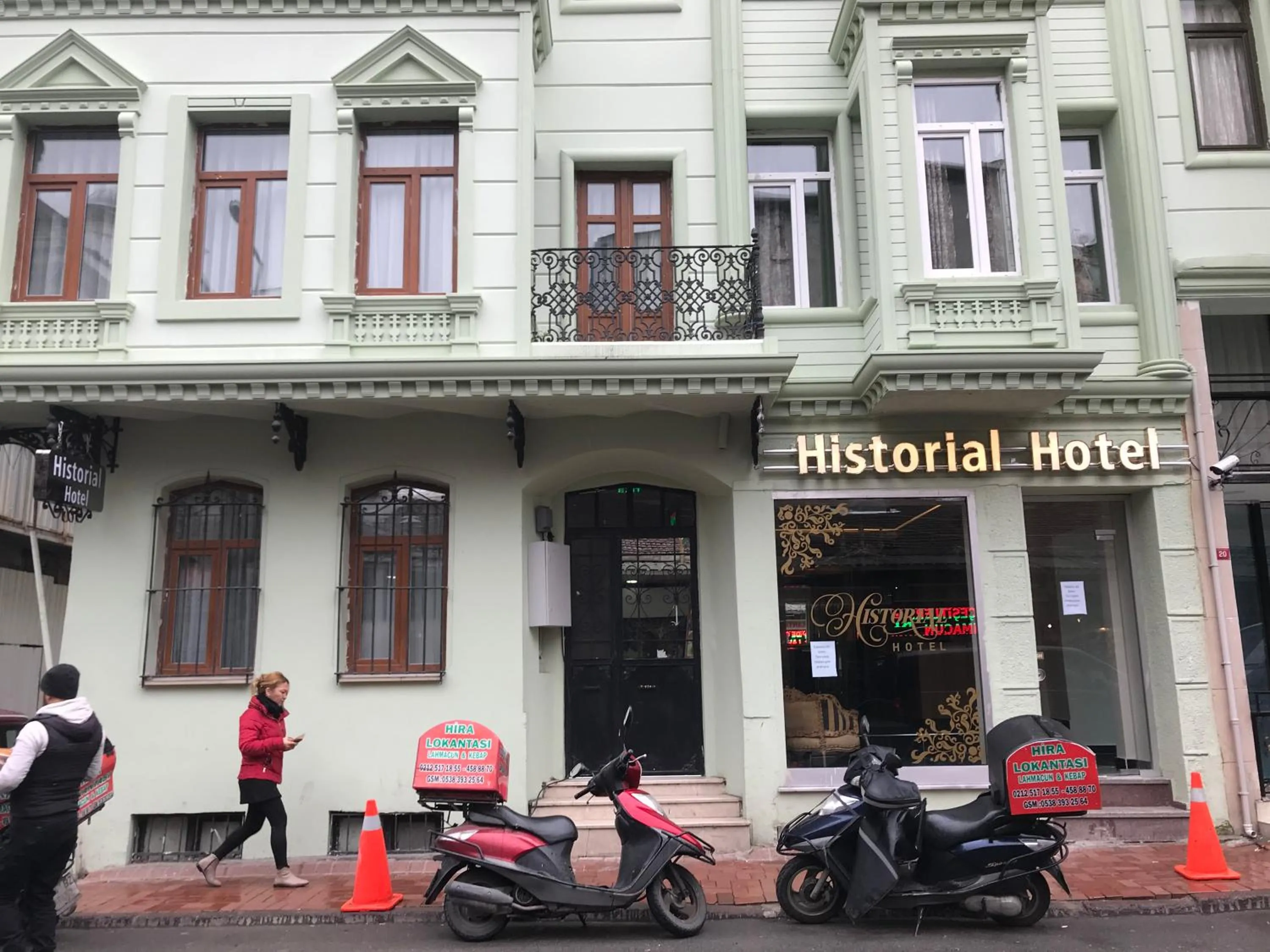 Facade/entrance in Historial Hotel
