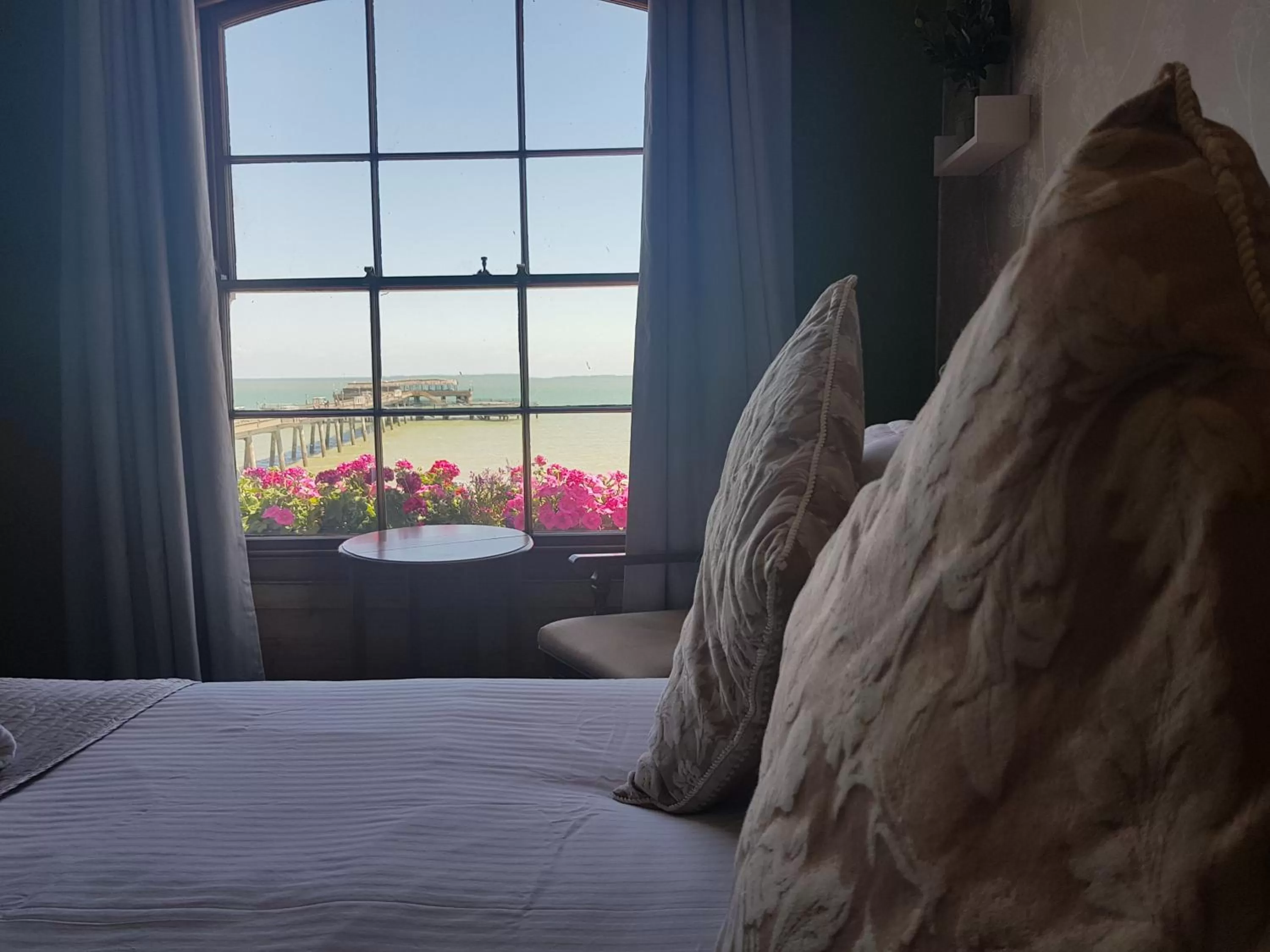 Sea view, Bed in Waterfront Hotel