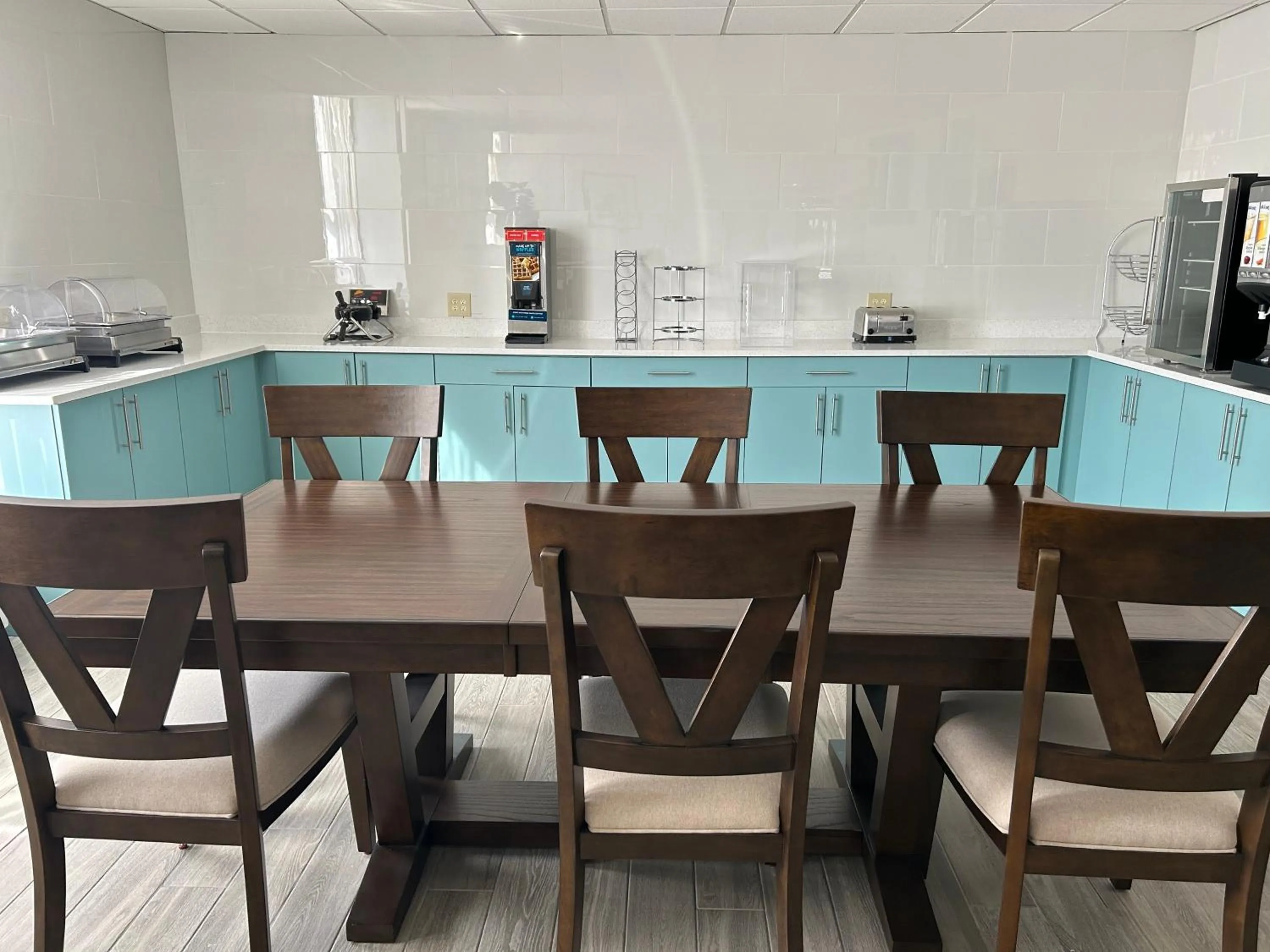 Breakfast in Clarion Inn & Suites Grand Rapids Airport