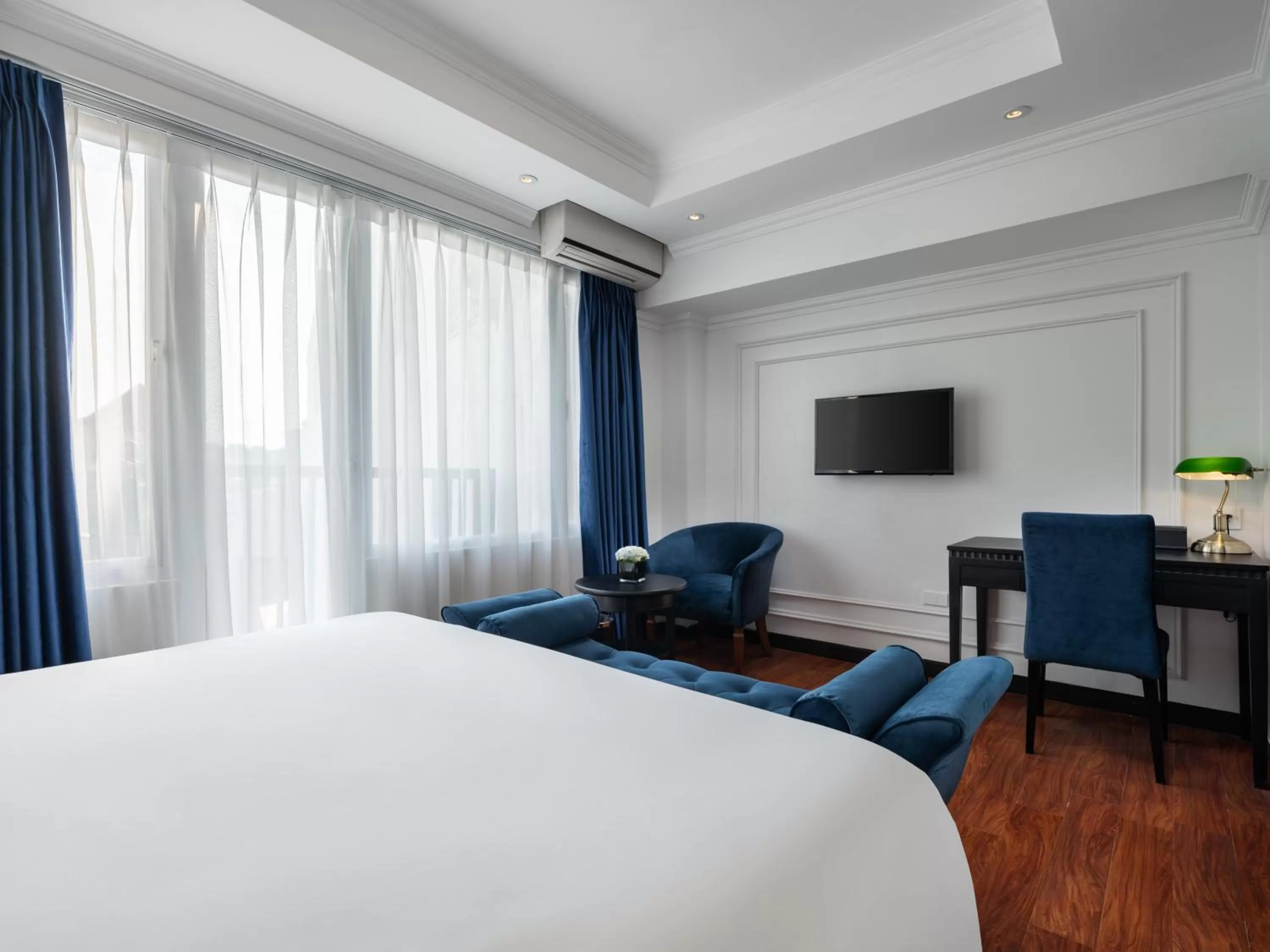 Communal lounge/ TV room, Bed in The Flower Boutique Hotel & Travel