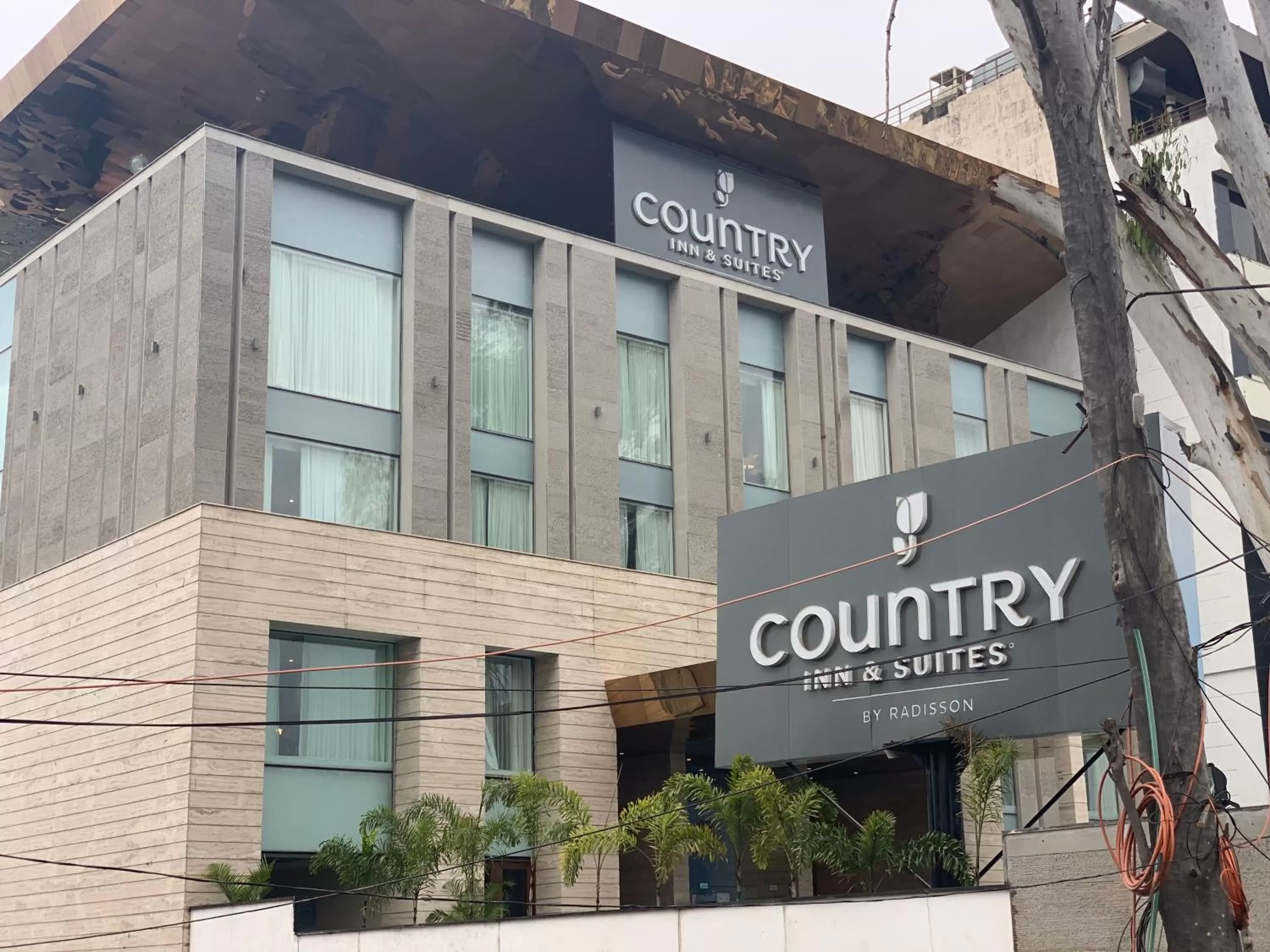 Facade/entrance in Country Inn & Suites by Radisson Chandigarh Zirakpur