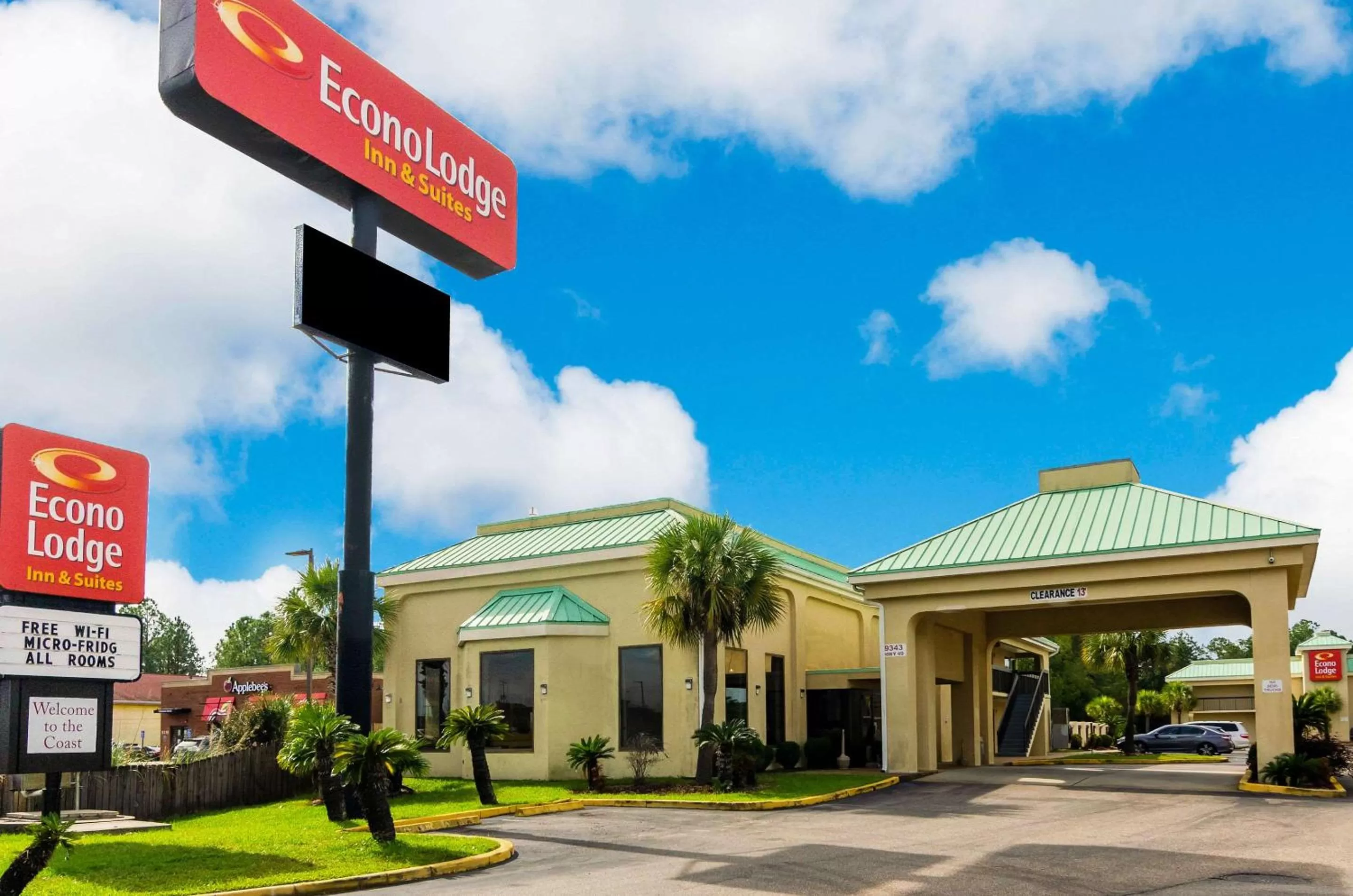 Property building in Econo Lodge Inn & Suites Gulfport Airport
