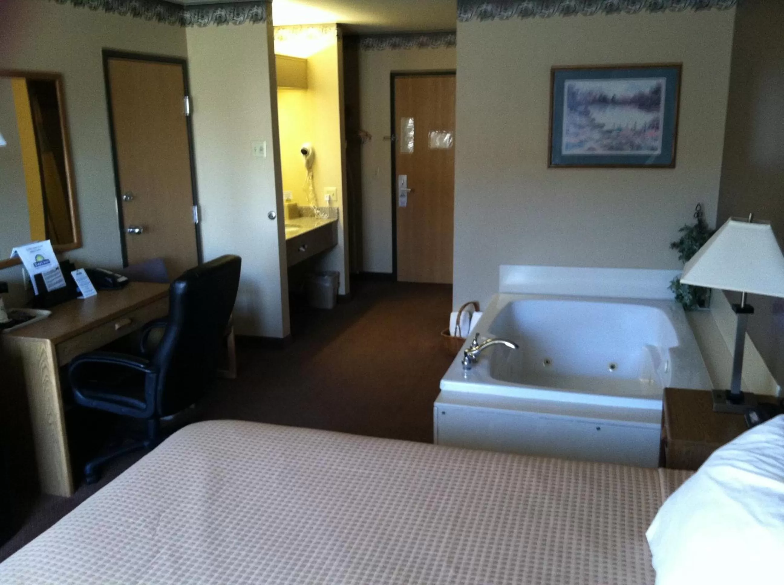 Bed in Days Inn by Wyndham Worthington