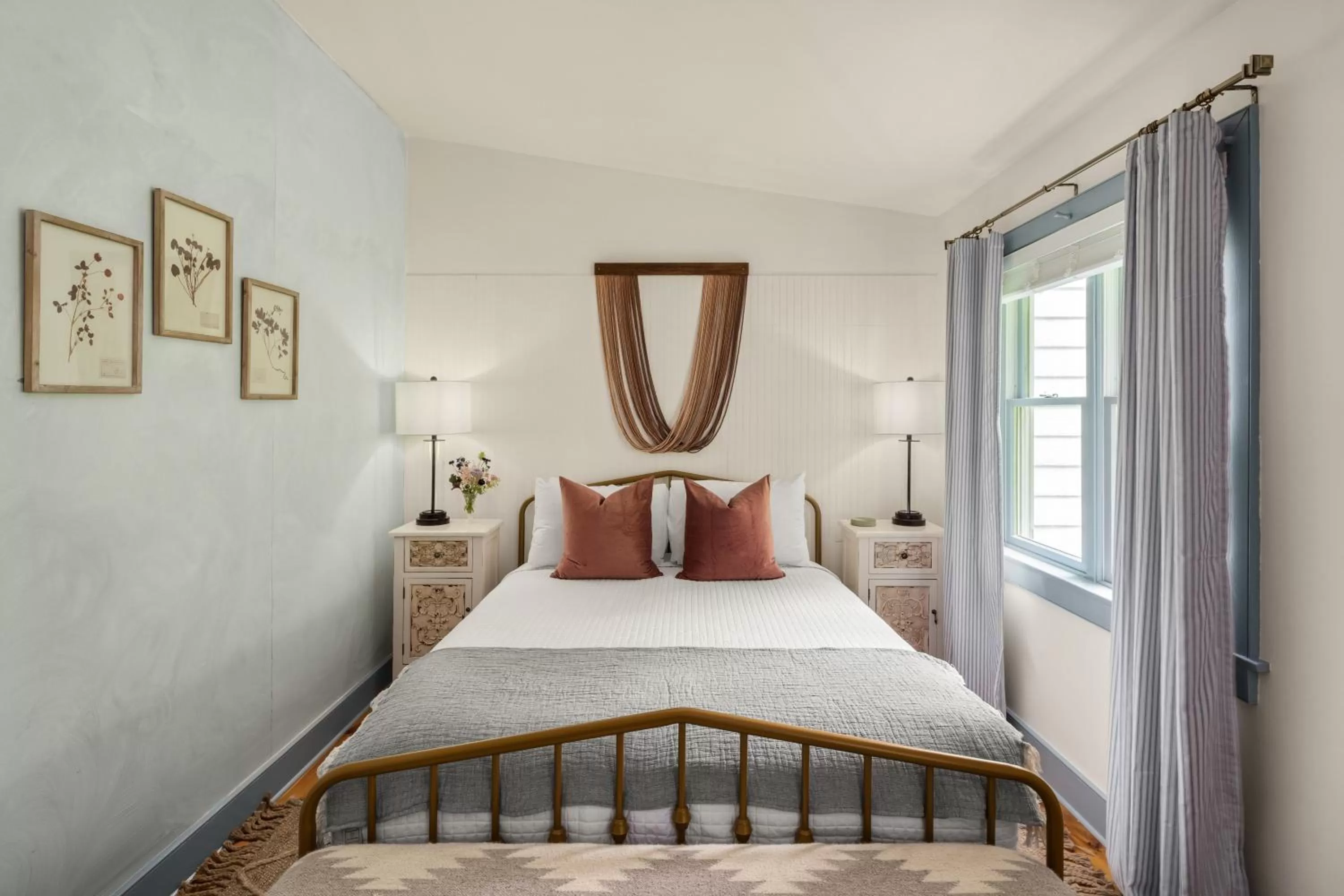 Bed in Inn at Silver Maple Farm