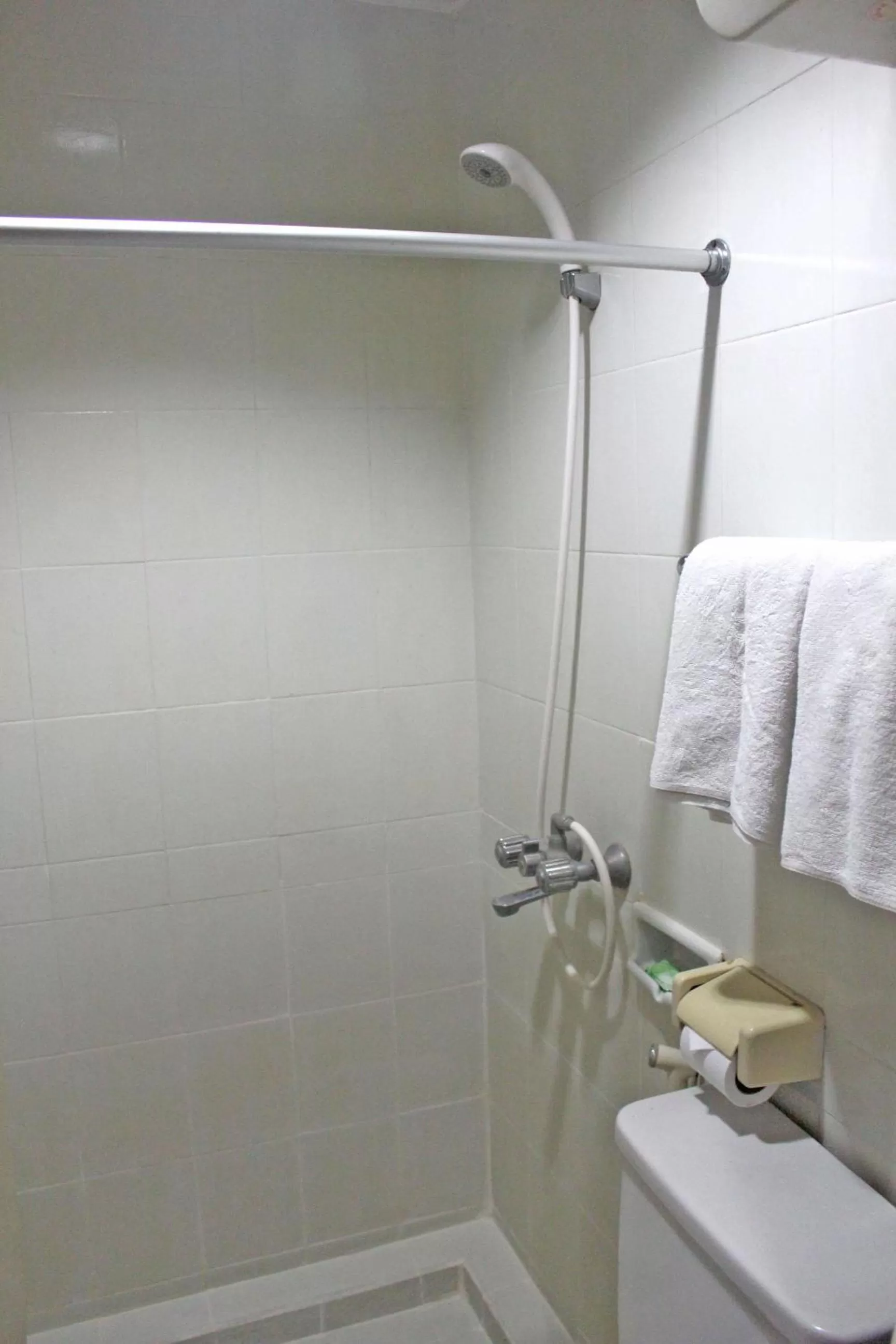 Bathroom in Hotel Winotosastro Garden