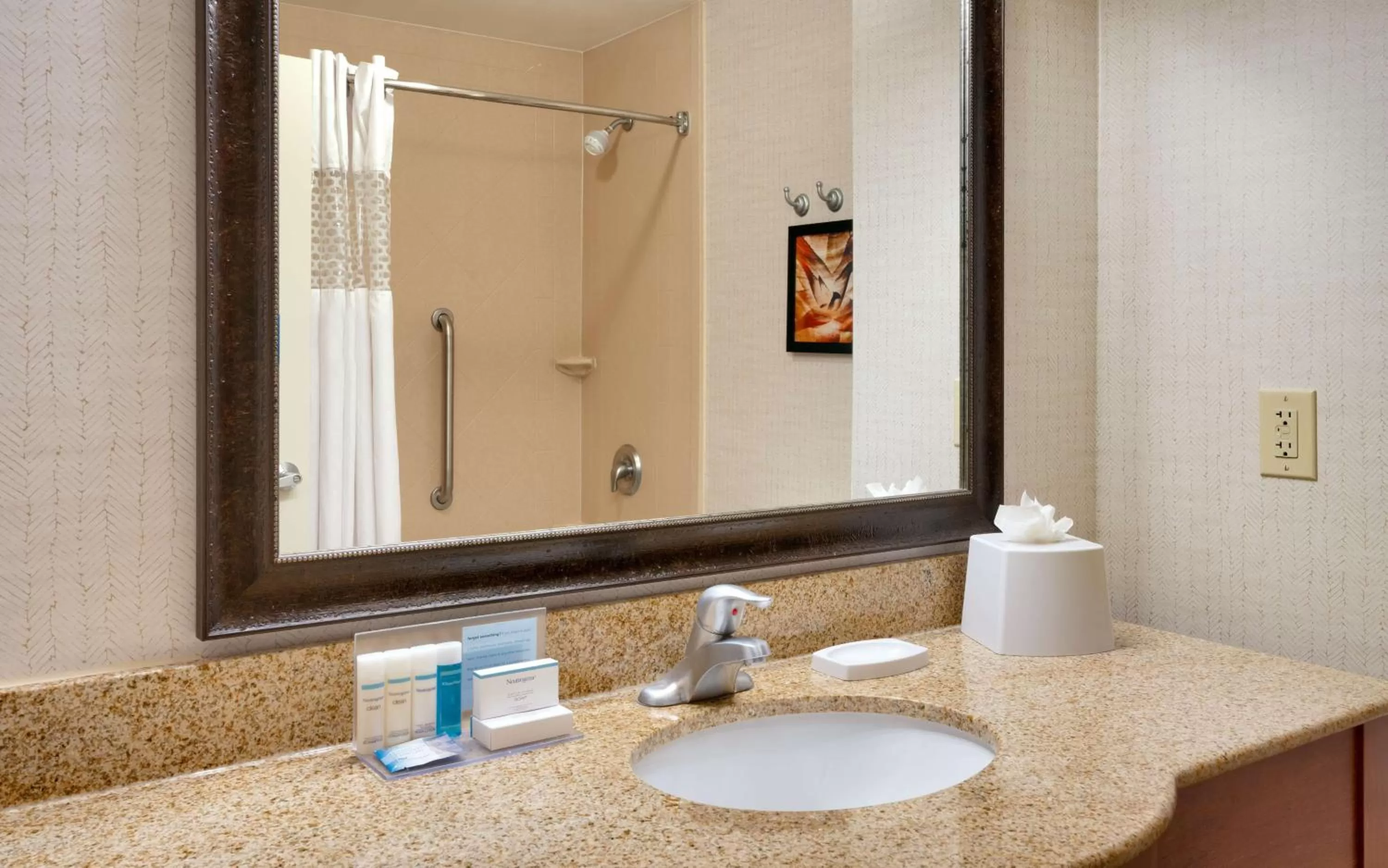 Bathroom in Hampton Inn & Suites Show Low-Pinetop