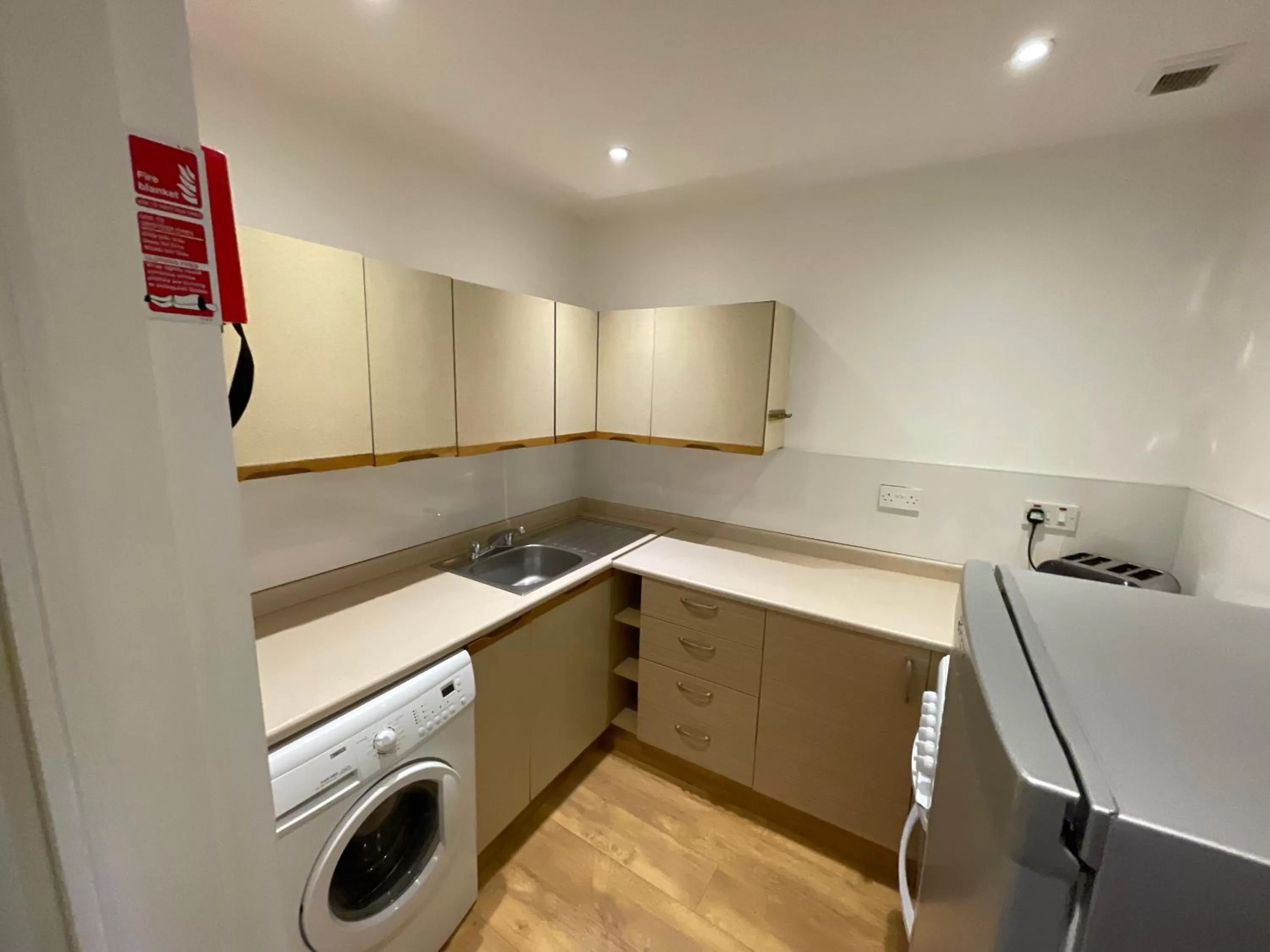 kitchen, Kitchen/Kitchenette in Banners House Hotel